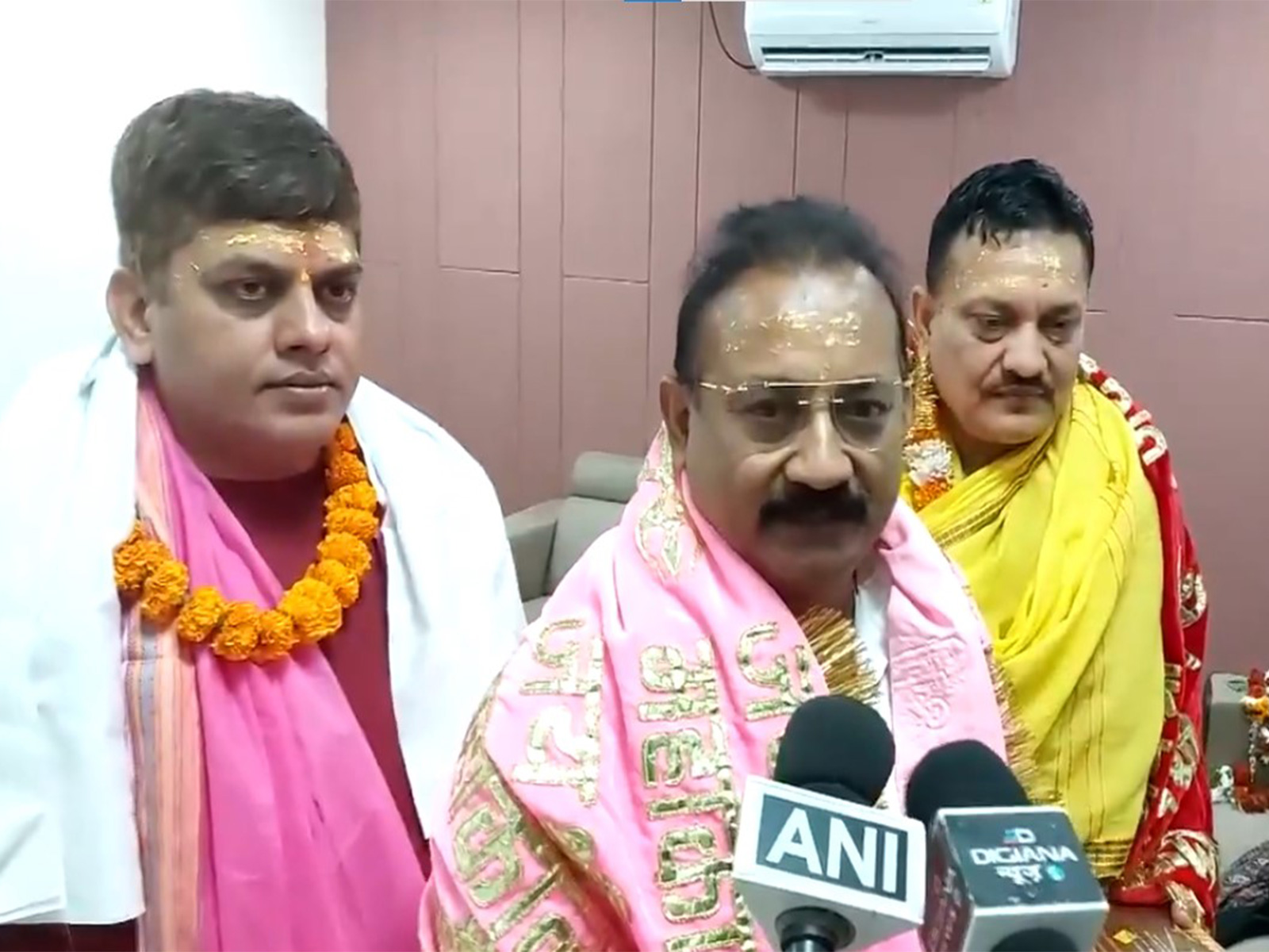 Bihar Minister Ashok Choudhary and JDU Leader Chhotu Singh attend Bhasma Aarti at Mahakaleshwar Temple in Ujjain (Photo/ANI) Bihar Minister Ashok Choudhary and JDU Leader Chhotu Singh attend Bhasma Aarti at Mahakaleshwar Temple in Ujjain (Photo/ANI)