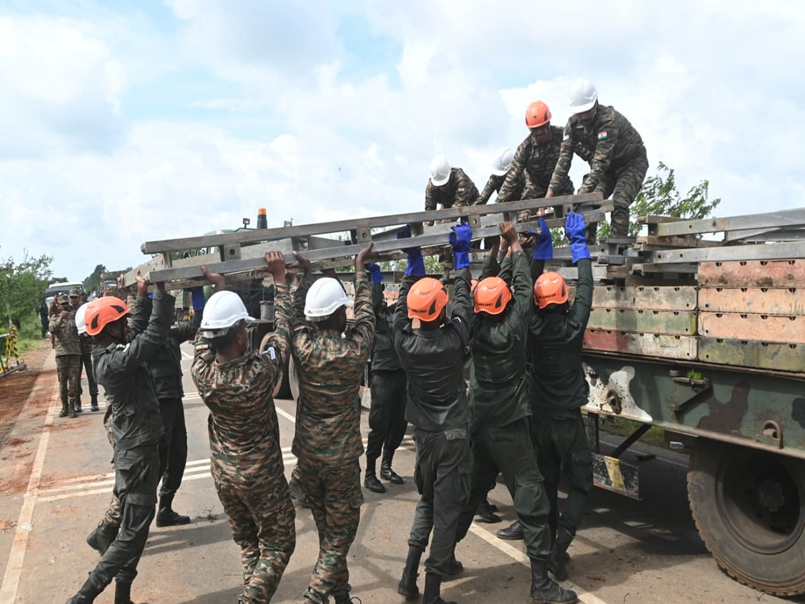 Indian Army engineers working to restore vital connectivity in Sri Lanka (Photo/ X@IndiainSL) Indian Army engineers working to restore vital connectivity in Sri Lanka (Photo/ X@IndiainSL)