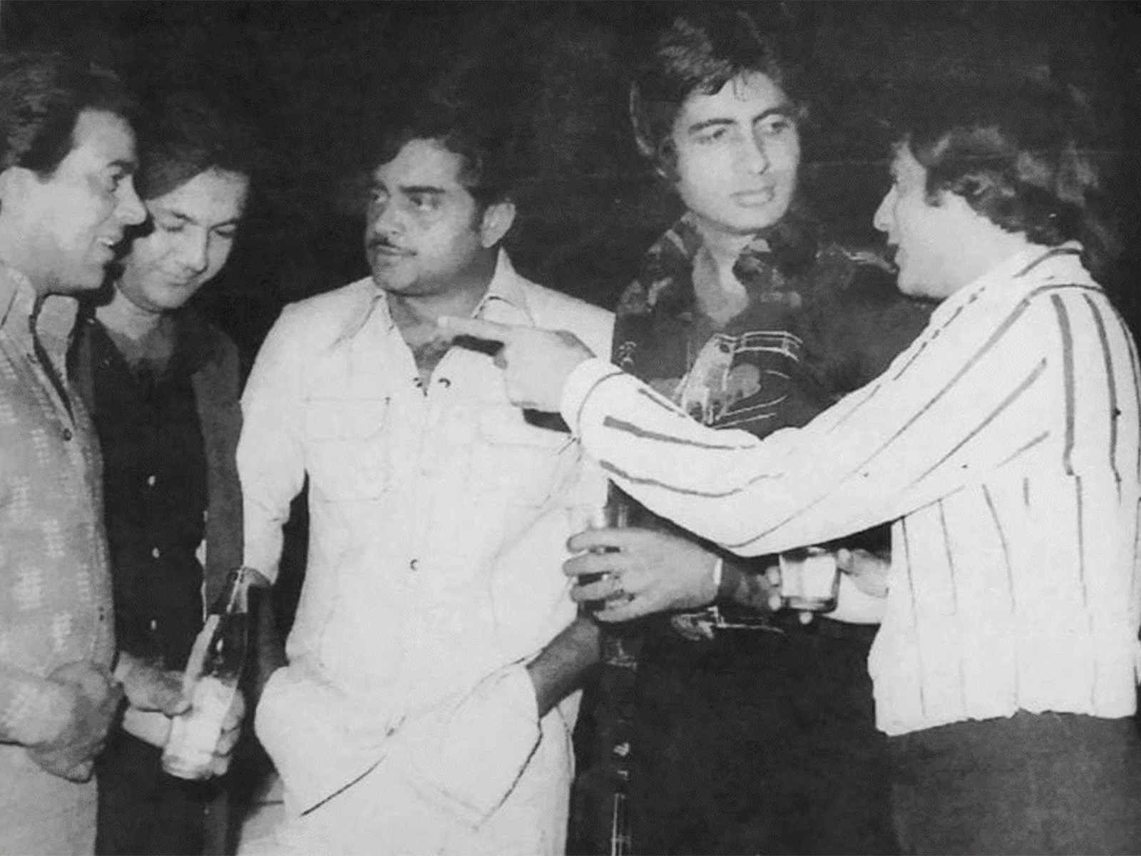 Legendary actor Dharmendra with Shatrughan Sinha, Prem Chopra, Amitabh Bachchan, Jeetendra (Image source: X/@ShatruganSinha)