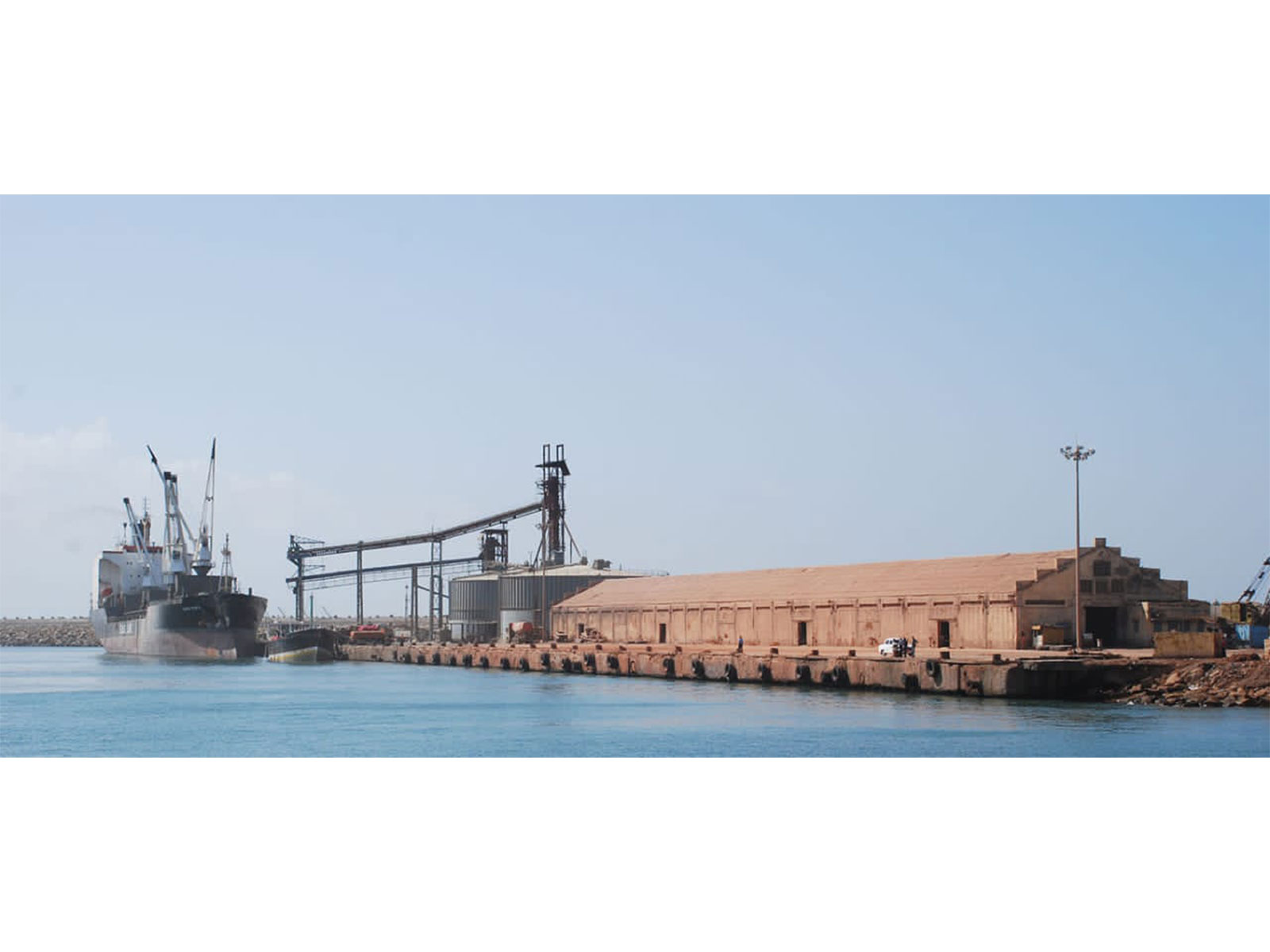 Fishermen at Jakhau Harbour, Gujarat, which is set to be upgraded under the Blue Harbours initiative (Photo/Gujarat CMO)