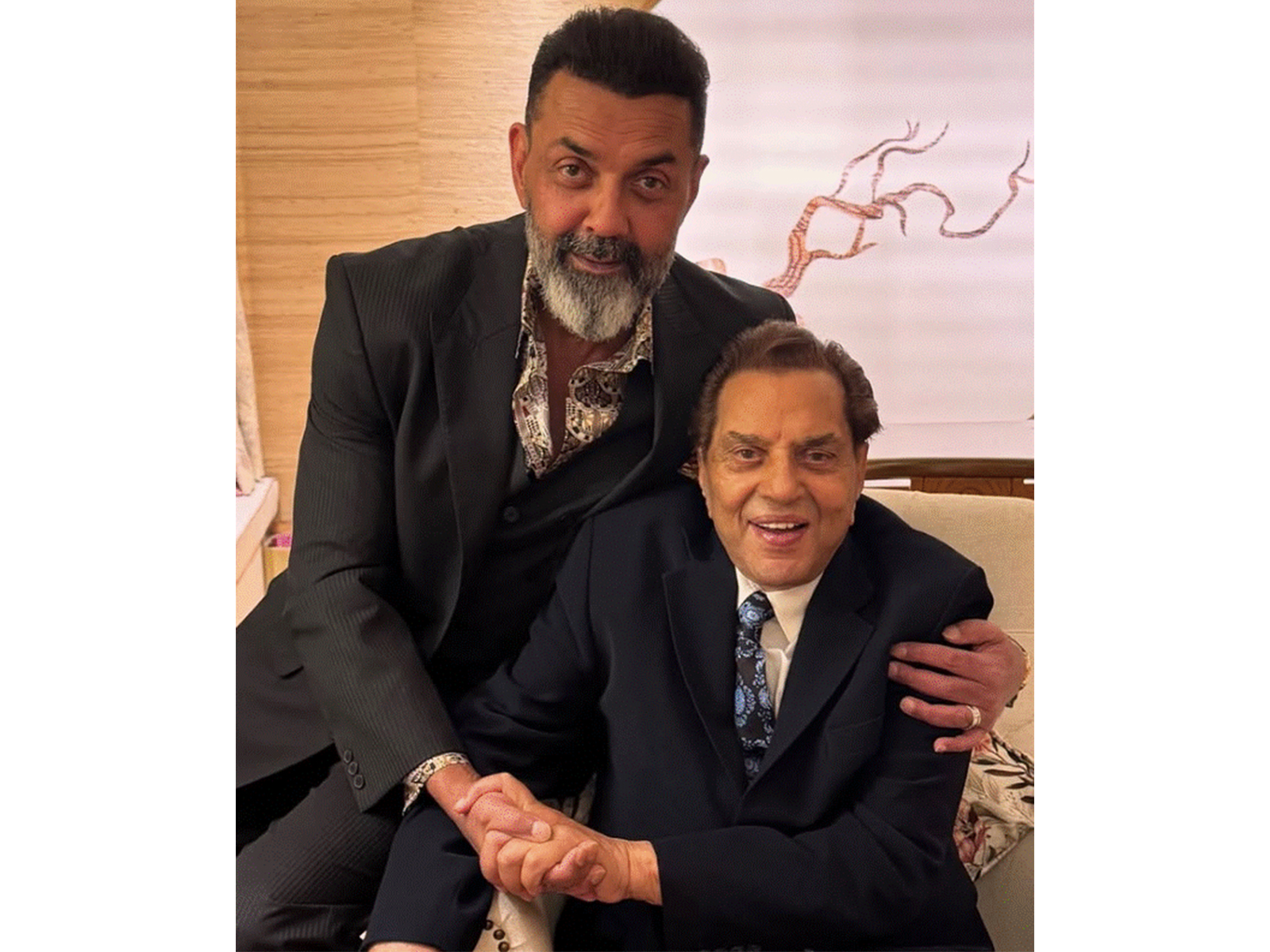 Legendary actor Dharmenda with son Bobby Deol (Image source: Bobby's Instagram) Legendary actor Dharmenda with son Bobby Deol (Image source: Bobby's Instagram)