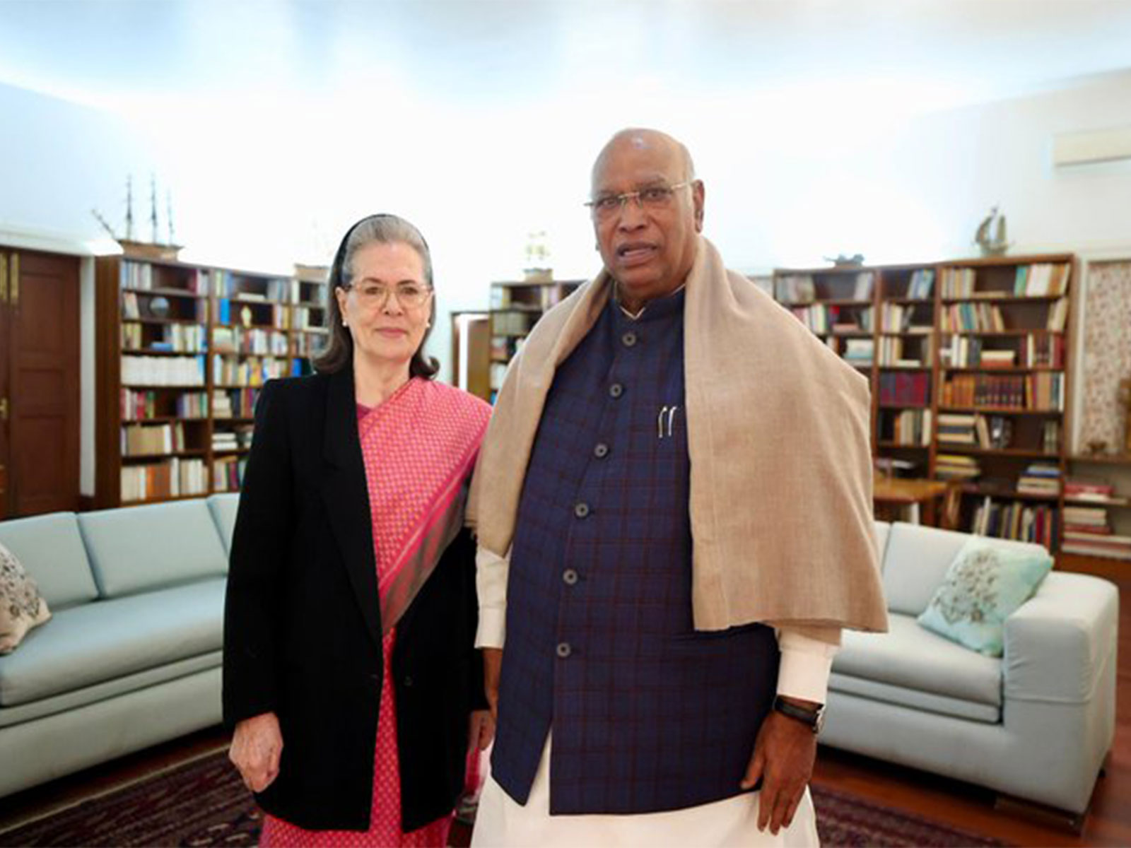 Congress president Mallikarjun Kharge and CPP chairperson Sonia Gandhi. (Photo/ANI)