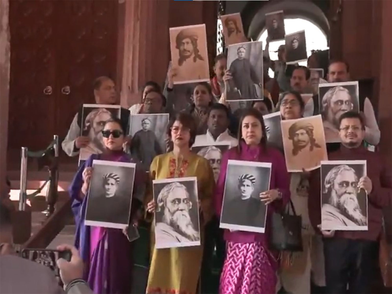 TMC MPs hold protest against centre (Photo/ANI) TMC MPs hold protest against centre (Photo/ANI)