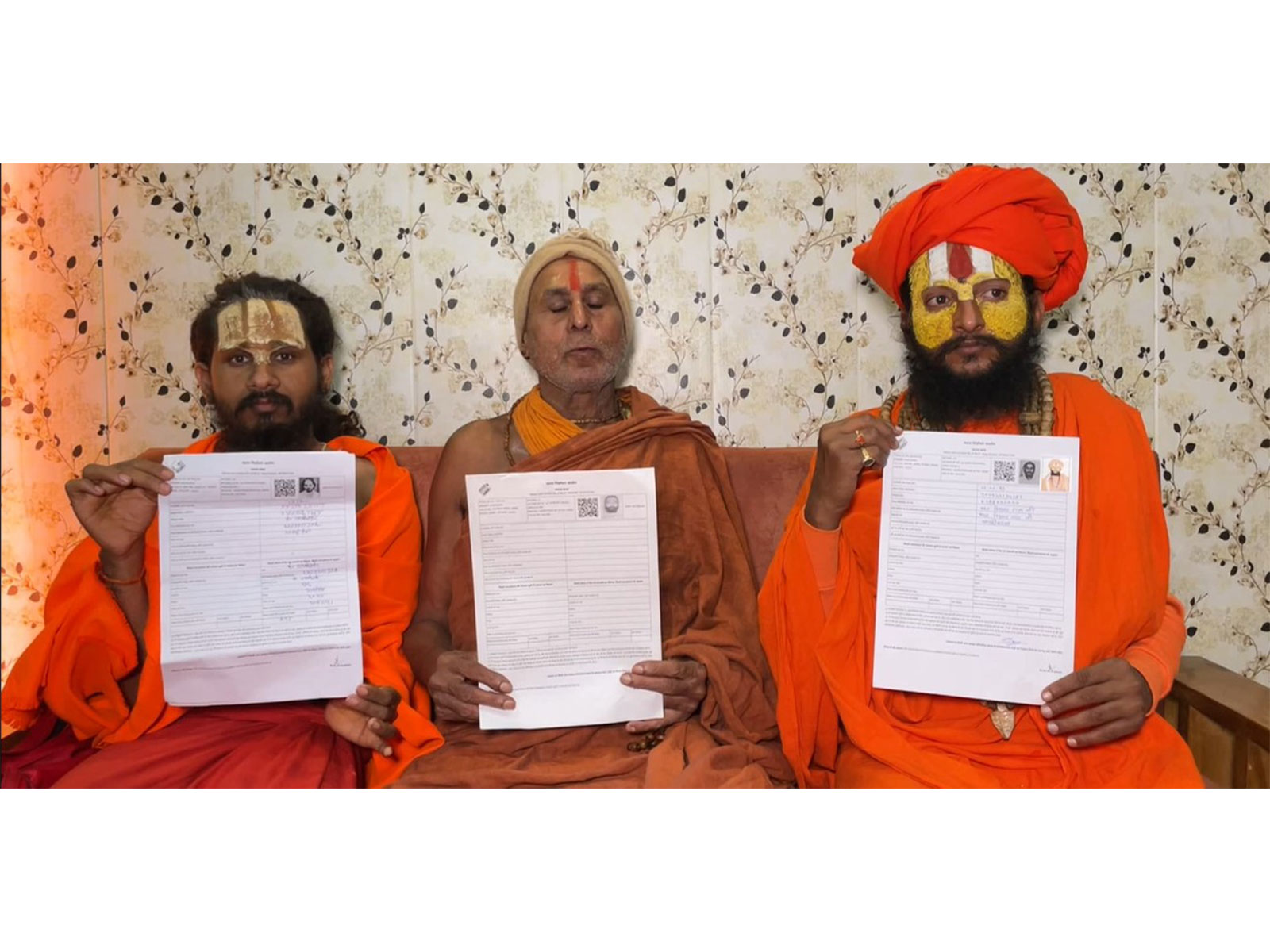 Saints of Ayodhya urge public to participate in SIR process (Photo/ANI) Saints of Ayodhya urge public to participate in SIR process (Photo/ANI)