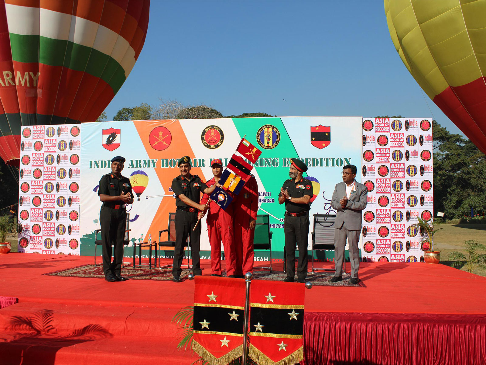 Indian Army’s Hot Air Ballooning (HAB) Expedition formally concluded in Pune (Photo/ANI) Indian Army’s Hot Air Ballooning (HAB) Expedition formally concluded in Pune (Photo/ANI)