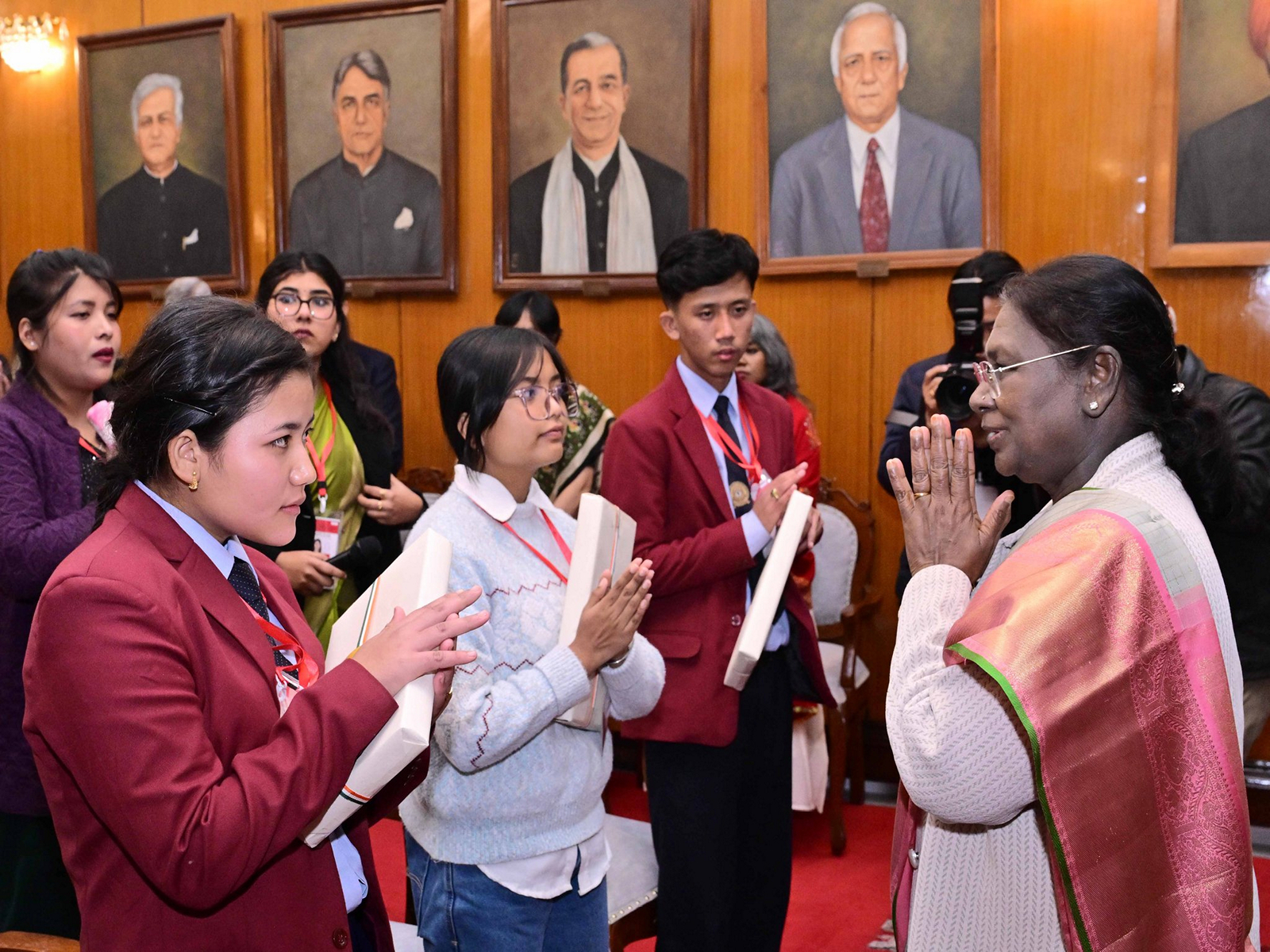 President Droupadi Murmu meets IDPs in Imphal (Photo/X/@rashtrapatibhvn) President Droupadi Murmu meets IDPs in Imphal (Photo/X/@rashtrapatibhvn)