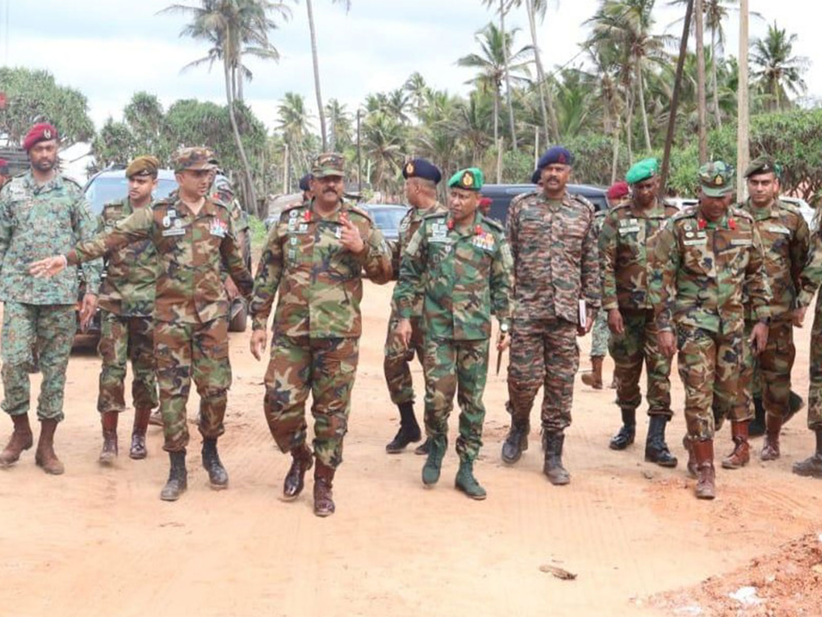 Lieutenant General BKGM Lasantha Rodrigo, Commander of the Sri Lankan Army visited the Chilaw Bridge Site (Photo/ADGPI)