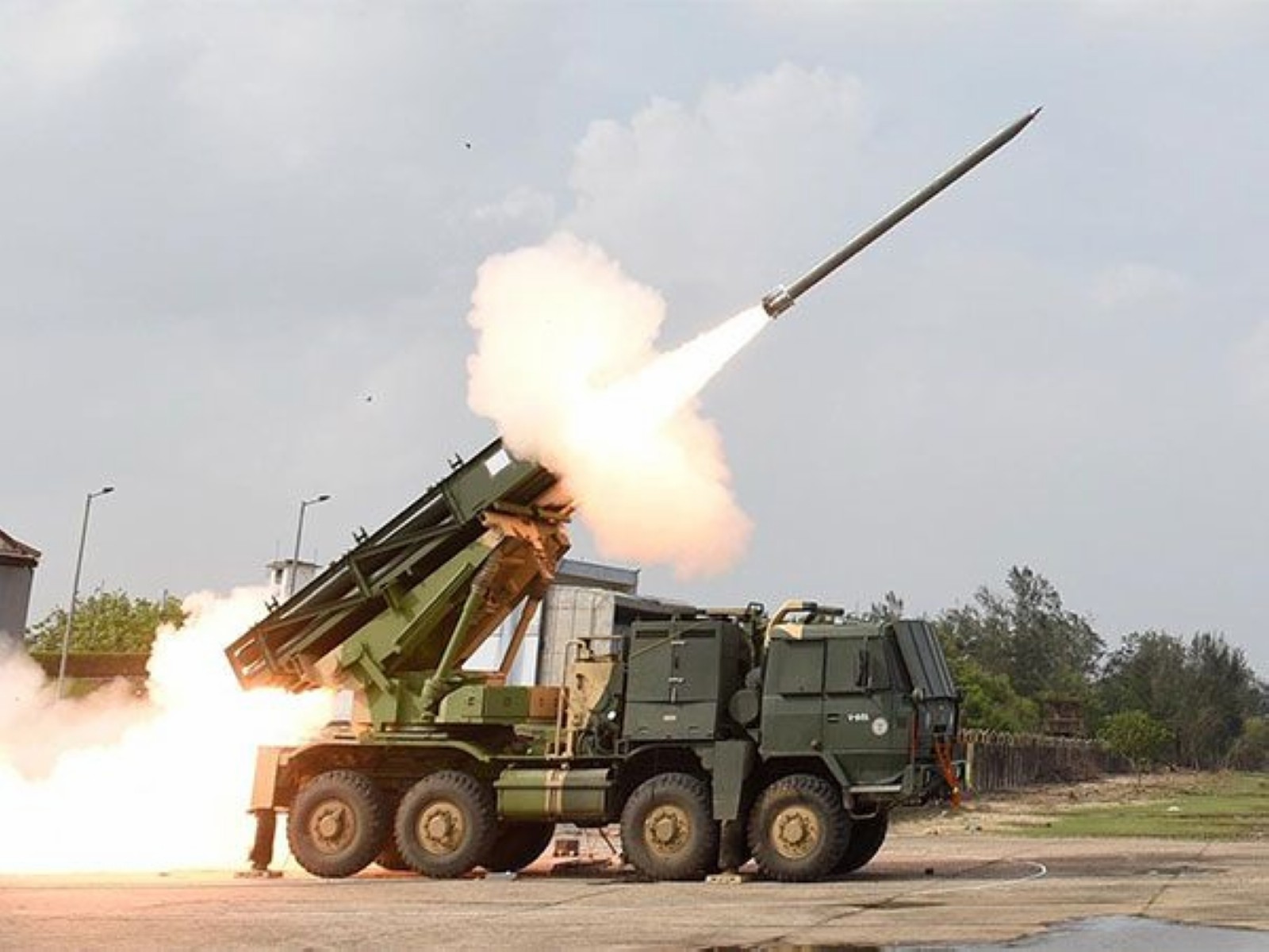Pinaka Rocket Guided Missile system (Photo/ANI) Pinaka Rocket Guided Missile system (Photo/ANI)