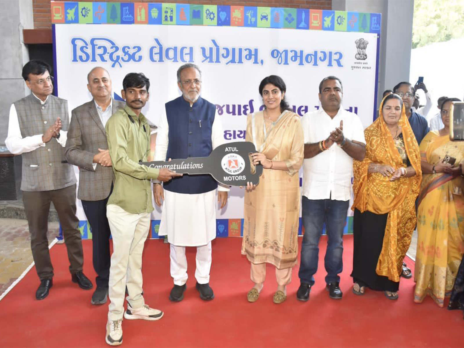 Gujarat Minister Arjunbhai Modhwadia, Minister of State for Education Rivabaa Jadeja during the event. (Photo/CMO)