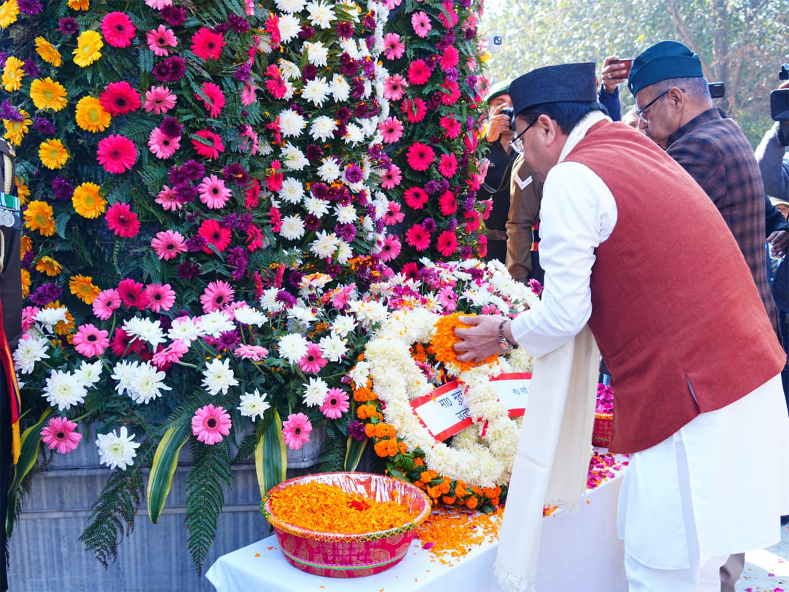 CM Dhami pays tribute to Martyrs on Vijay Diwas (Photo/ANI)