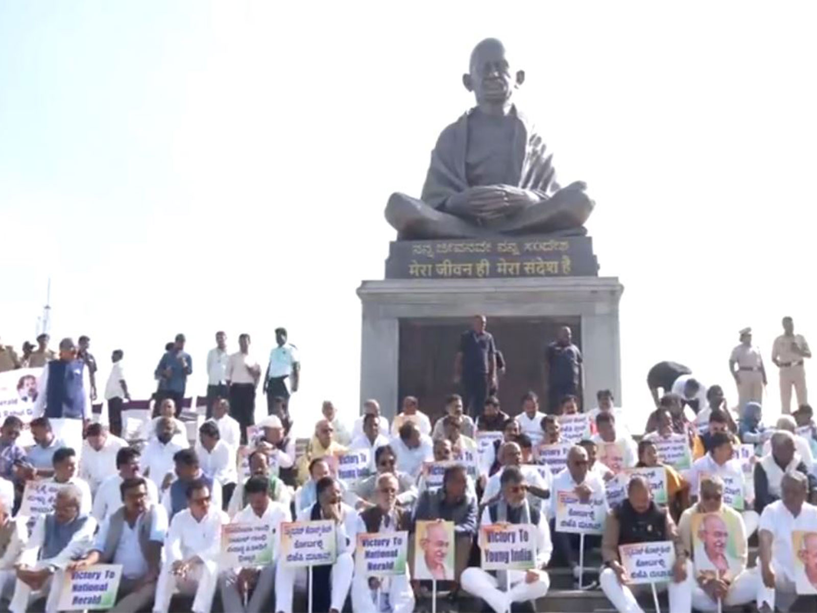 Karnataka Congress holds protest in Belagavi over MGNREGA renaming (Photo/ANI) Karnataka Congress holds protest in Belagavi over MGNREGA renaming (Photo/ANI)