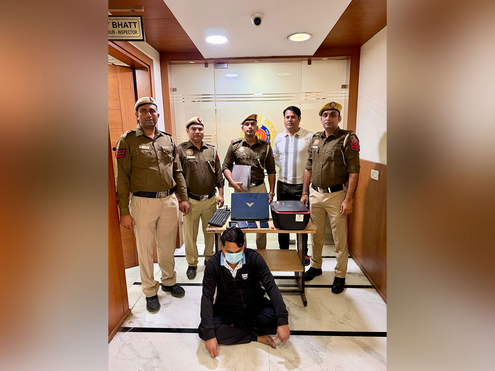 Delhi police apprehends job fraud accused Rohit Mishra (Photo/ANI) Delhi police apprehends job fraud accused Rohit Mishra (Photo/ANI)