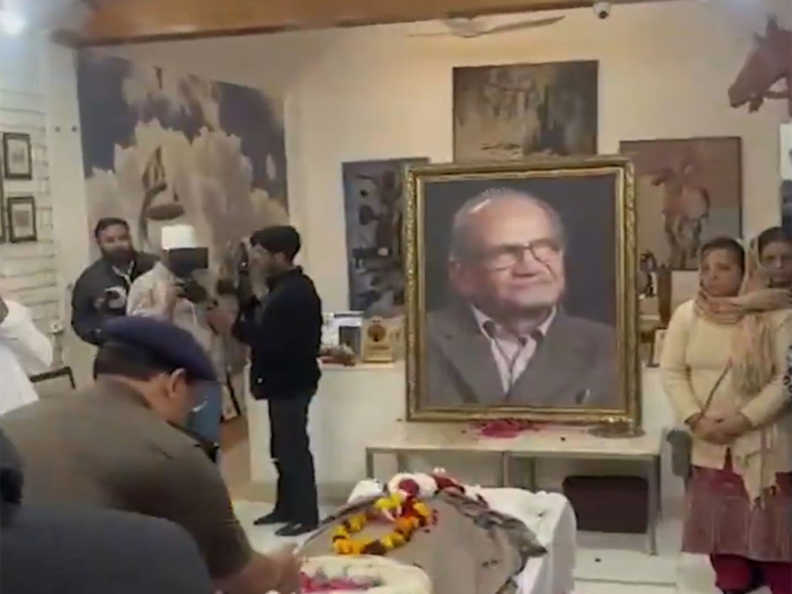 Renowned sculptor Ram Vanji Sutar passed away at 100 (Photo/ANI) Renowned sculptor Ram Vanji Sutar passed away at 100 (Photo/ANI)