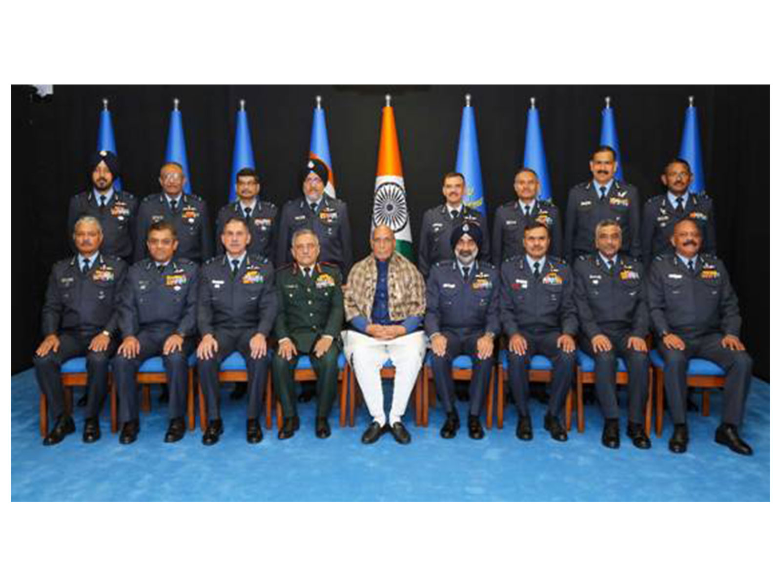 Defence Minister Rajnath Singh with  Air Force officials (Photo/Ministry of Defence)