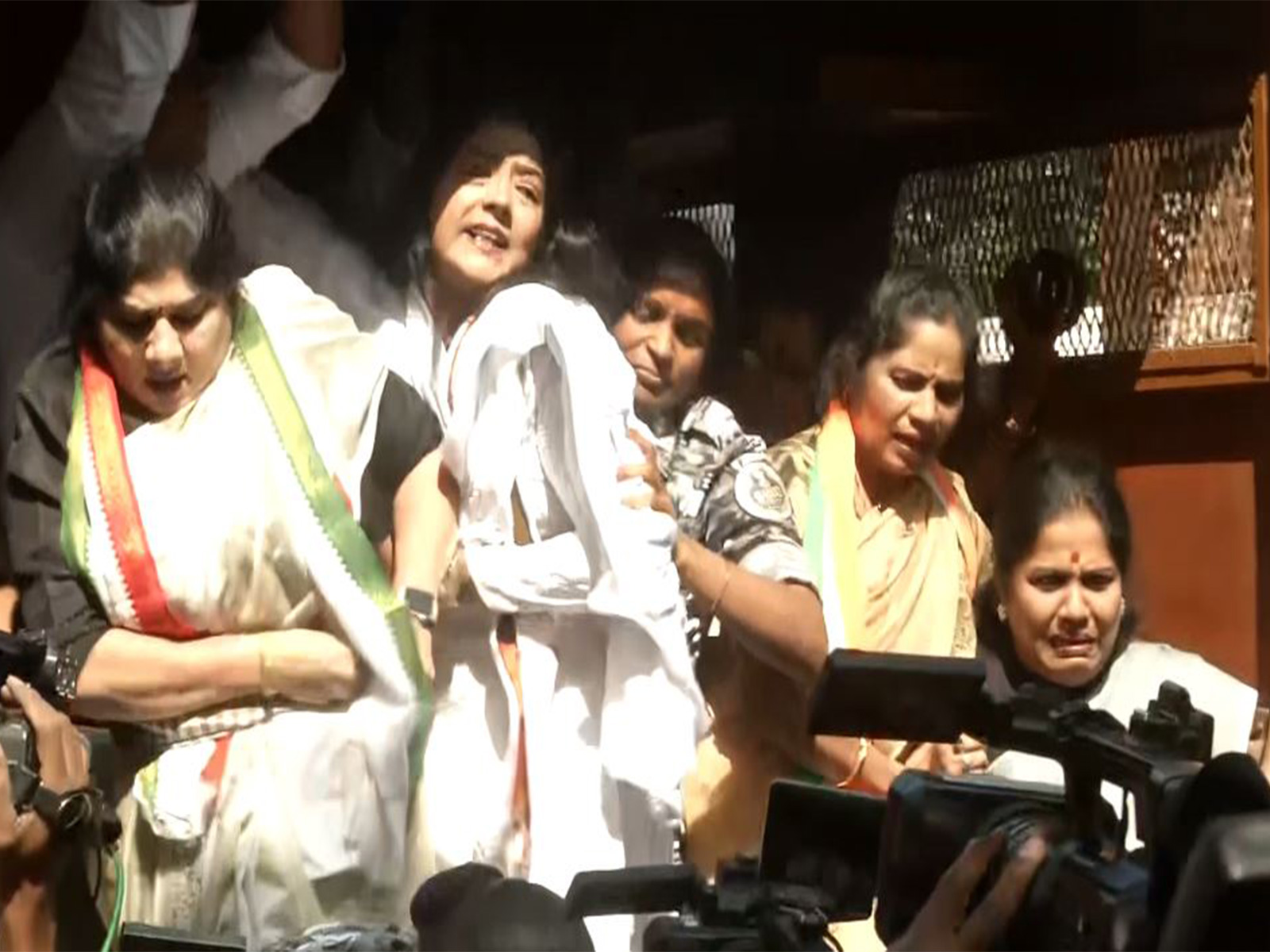 Hyderabad police detain TPCC Mahila Congress leaders during protest against BJP over National Herald case (Photo/ANI)