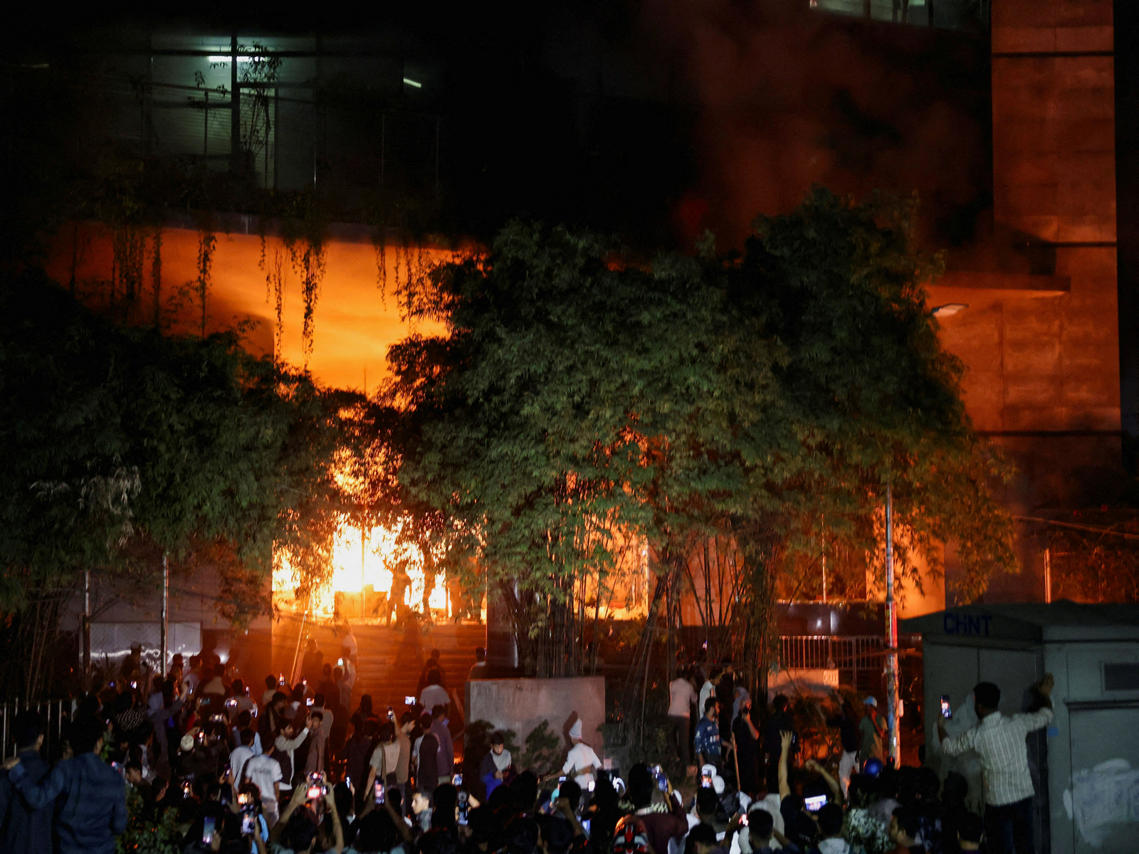 A group of people set fire to The Daily Star newspaper office building, following the death of Sharif Osman Hadi (Photo/Reuters) A group of people set fire to The Daily Star newspaper office building, following the death of Sharif Osman Hadi (Photo/Reuters)
