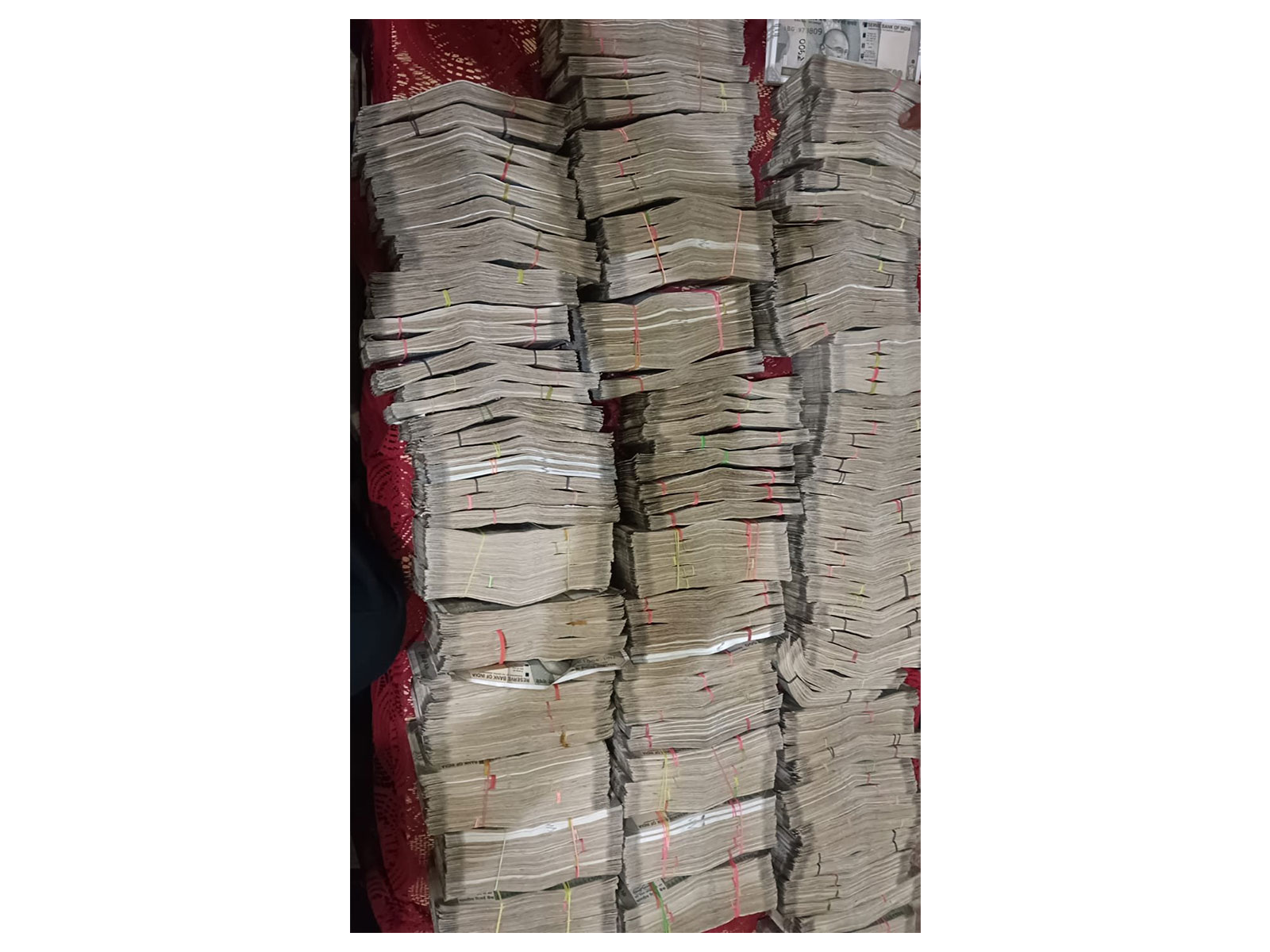 Cash recovered by CBI from Lt Col Deepak Kumar Sharma's house. (Photo/CBI)