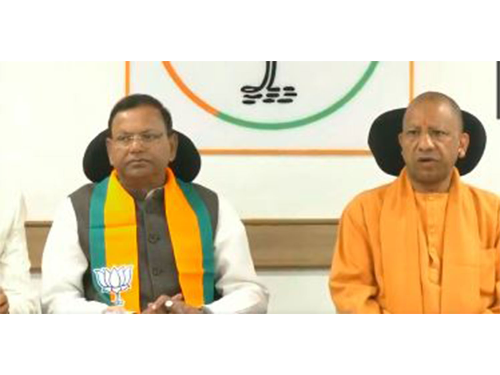 CM Yogi reviews preparations at BJP office ahead of PM Modi’s inauguration  in Lucknow (Photo/ANI)