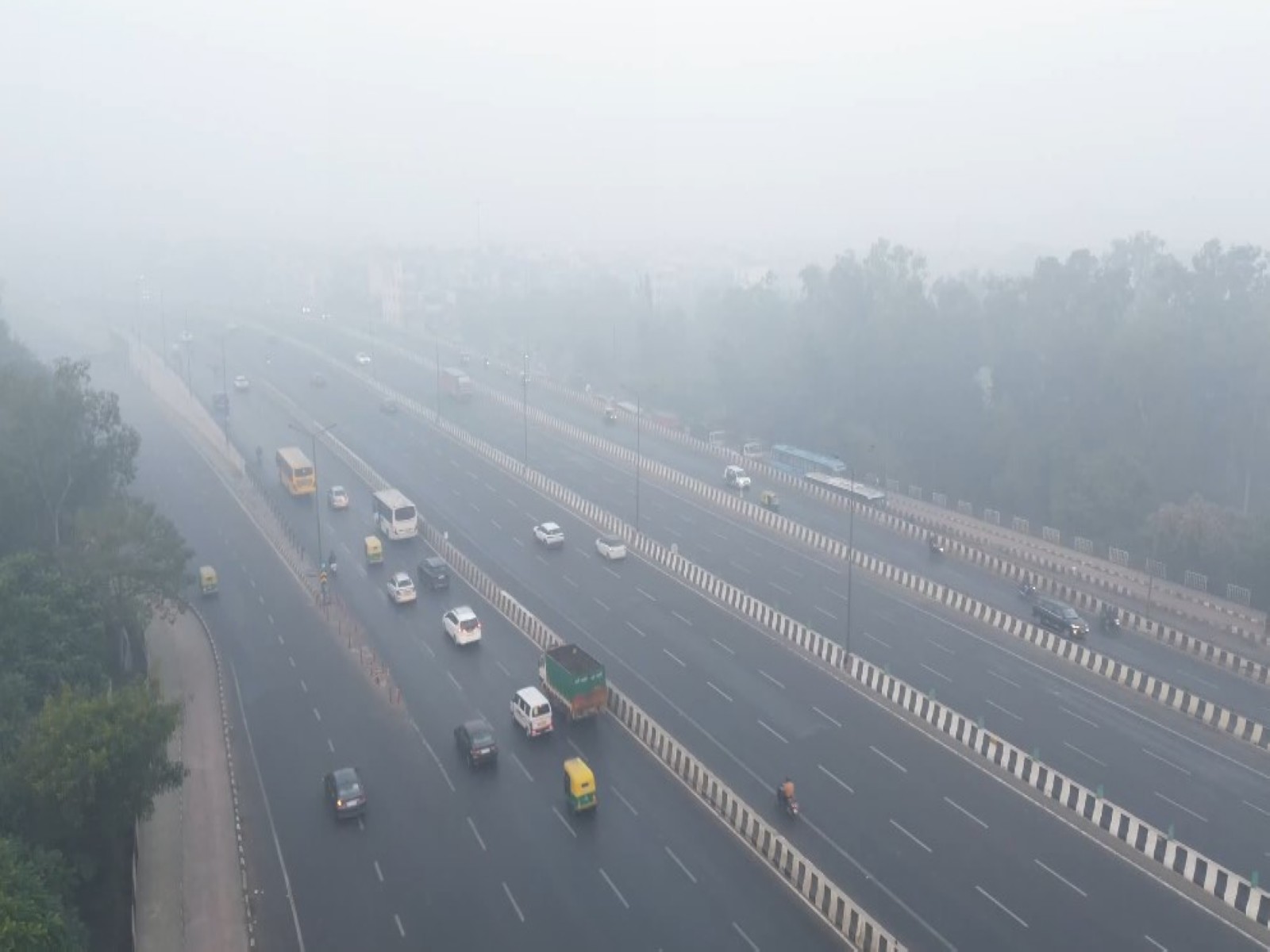 A layer of dense fog blankets National Capital Region (NCR). (Photo/ANI)