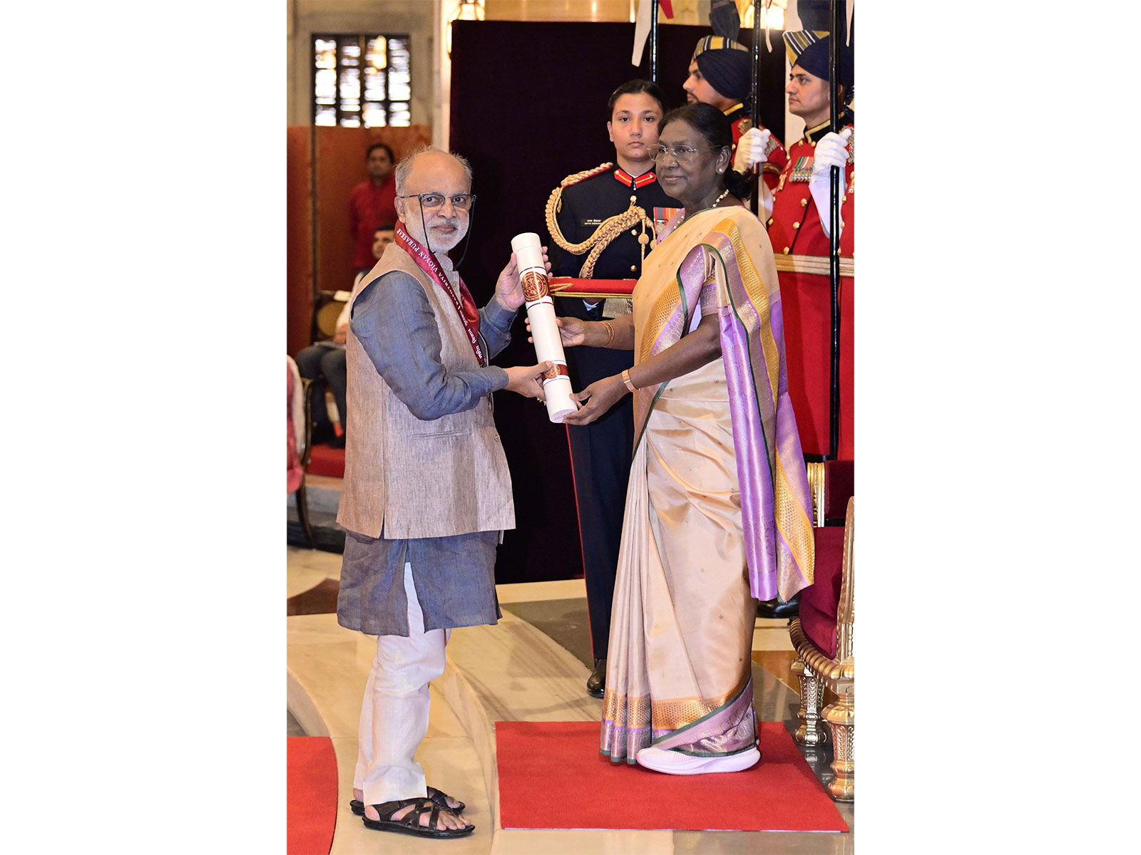 President Murmu presents Rashtriya Vigyan Puraskar- 2025 (Photo/X@rashtrapatibhvn) President Murmu presents Rashtriya Vigyan Puraskar- 2025 (Photo/X@rashtrapatibhvn)