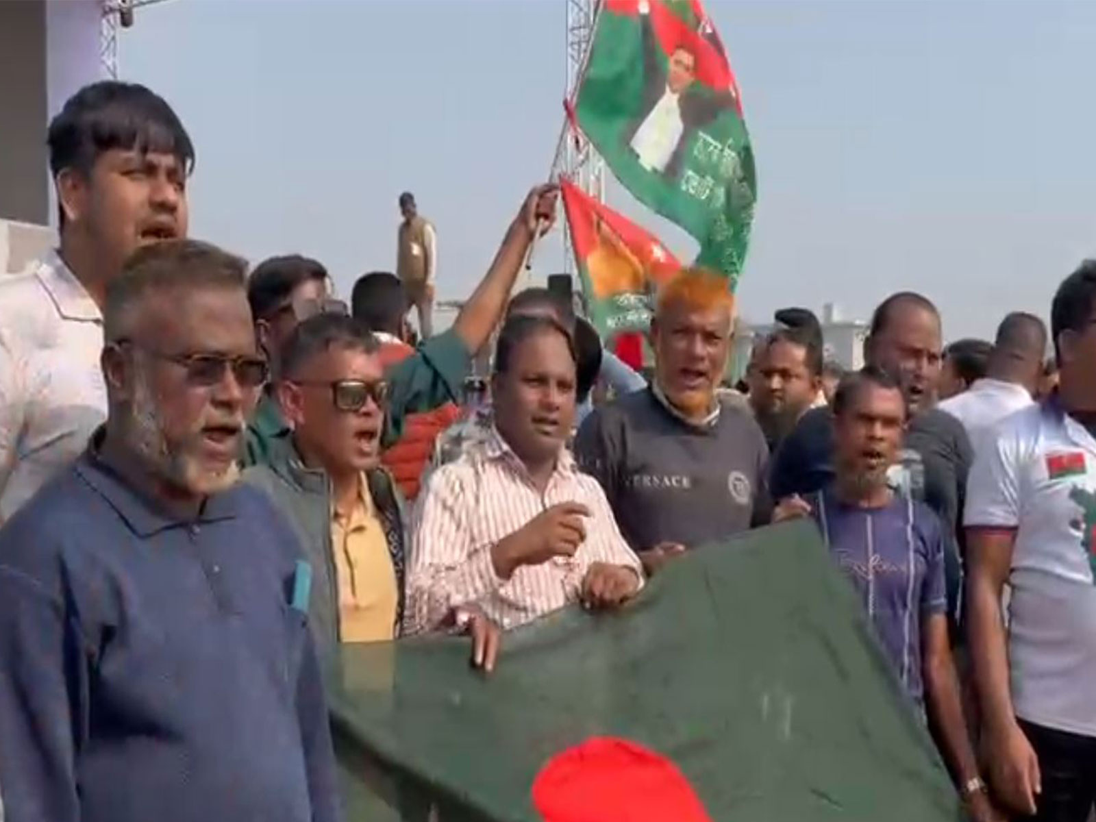 BNP cadres prepare for Tarique Rahman's return (Photo/ANI)