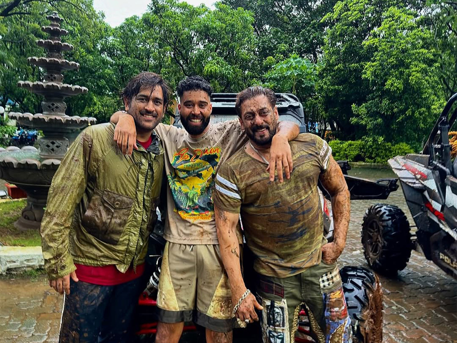Salman, MS Dhoni and AP Dhillon (Photo/instagram/@atulreellife) Salman, MS Dhoni and AP Dhillon (Photo/instagram/@atulreellife)
