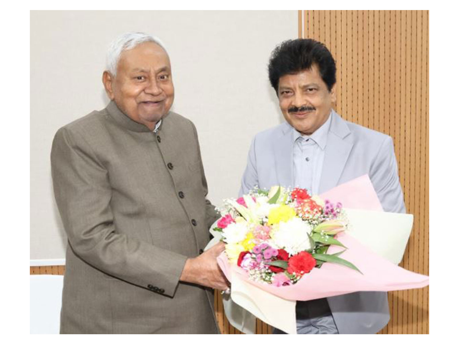 Bihar CM Nitish Kumar and Udit Narayan (Photo/X@NitishKumar)
