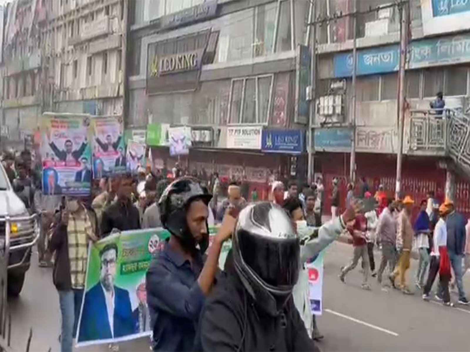 Bangladesh: Massive crowds gather as Tarique Rahman arrives in Dhaka today (Photo/ANI) Bangladesh: Massive crowds gather as Tarique Rahman arrives in Dhaka today (Photo/ANI)