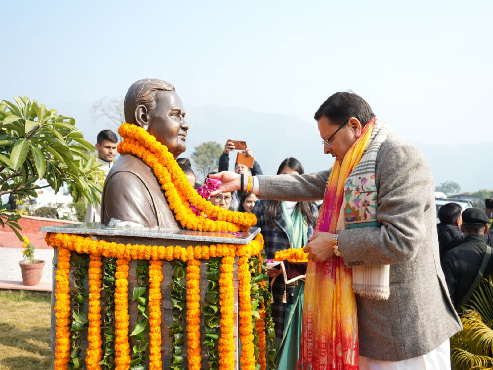 Uttarakhand CM Pushkar Singh Dhami pays tribute to former PM Vajpayee. (Photo/ANI)