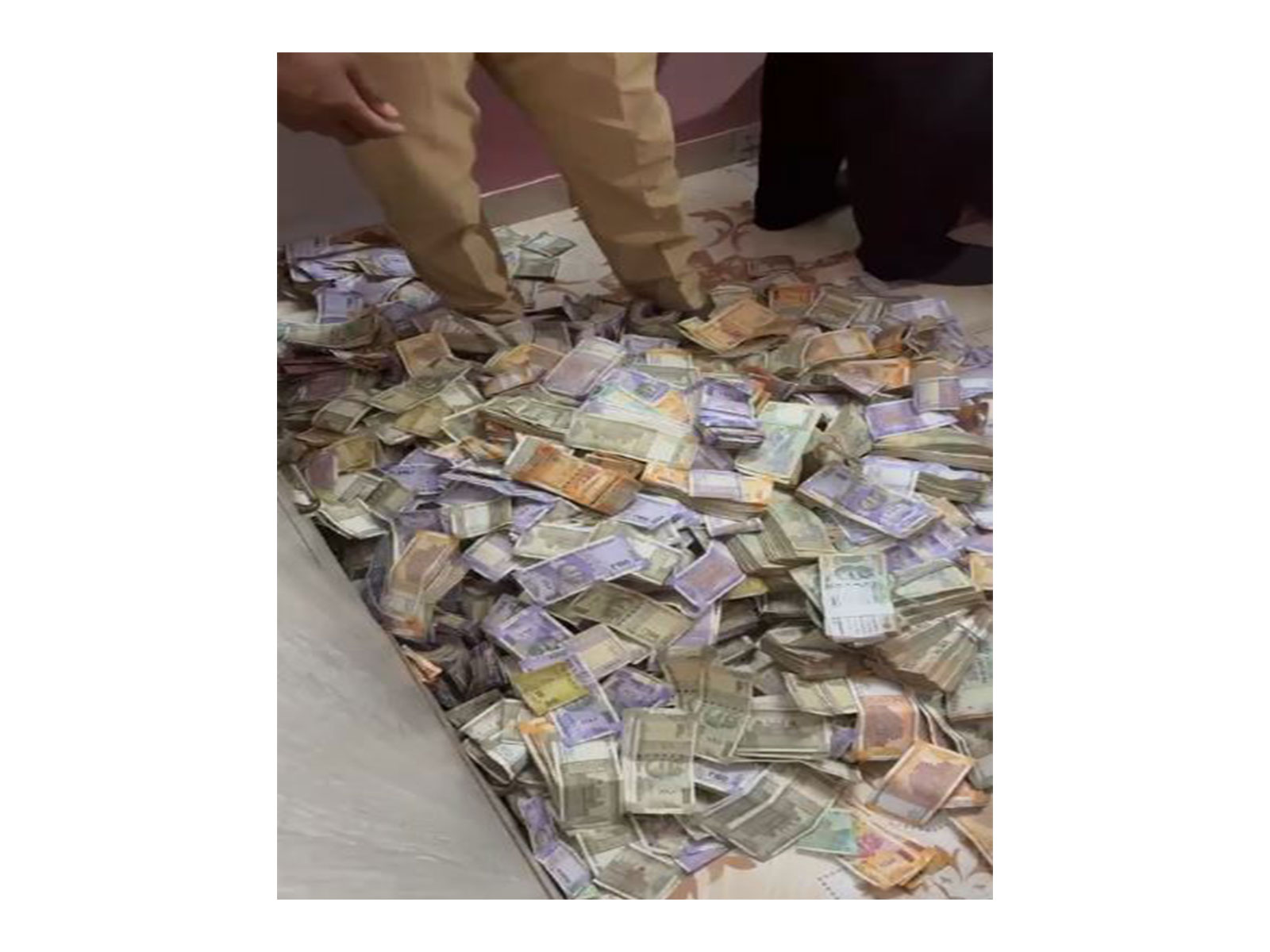 Pune police seize Rs. 1 crore in cash in Kondhwa raid (Photo/Pune Police)