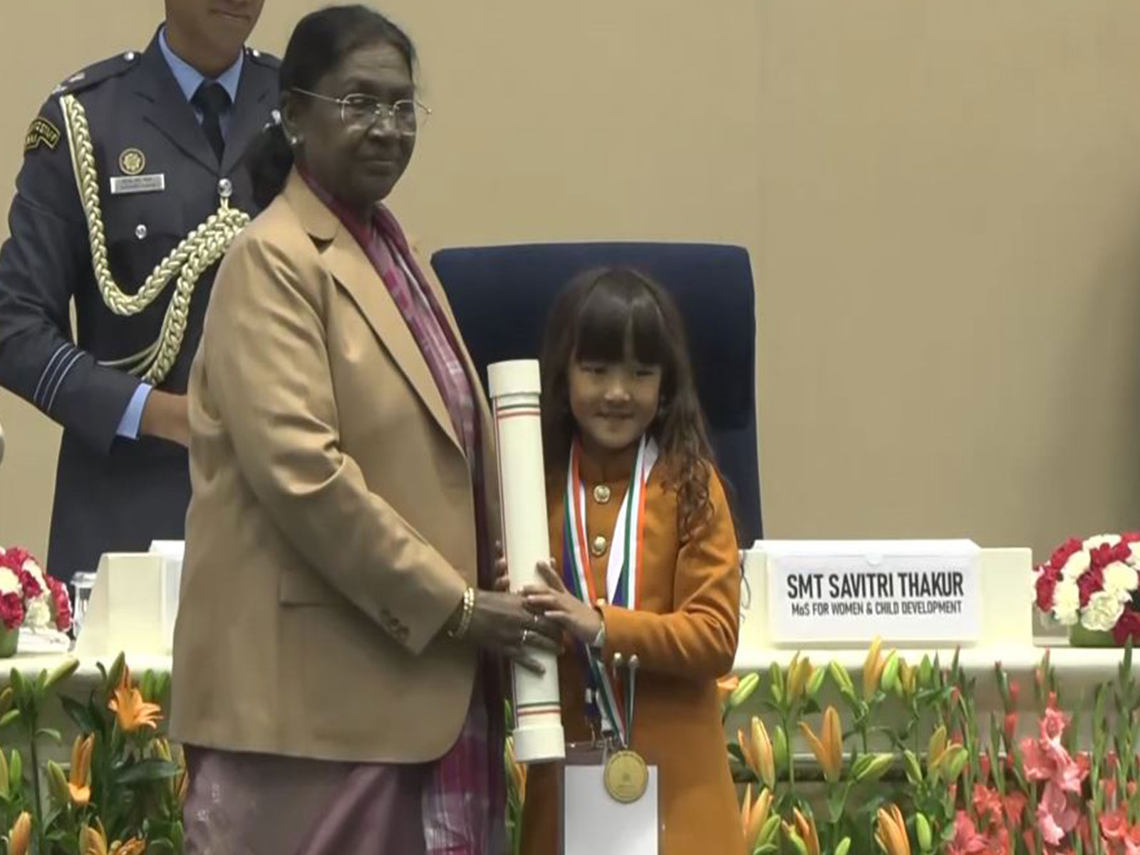 President Droupadi Murmu distributes 'Pradhan Mantri Rashtriya Bal Puraskar' awards on Veer Bal Diwas (Photo/ANI)