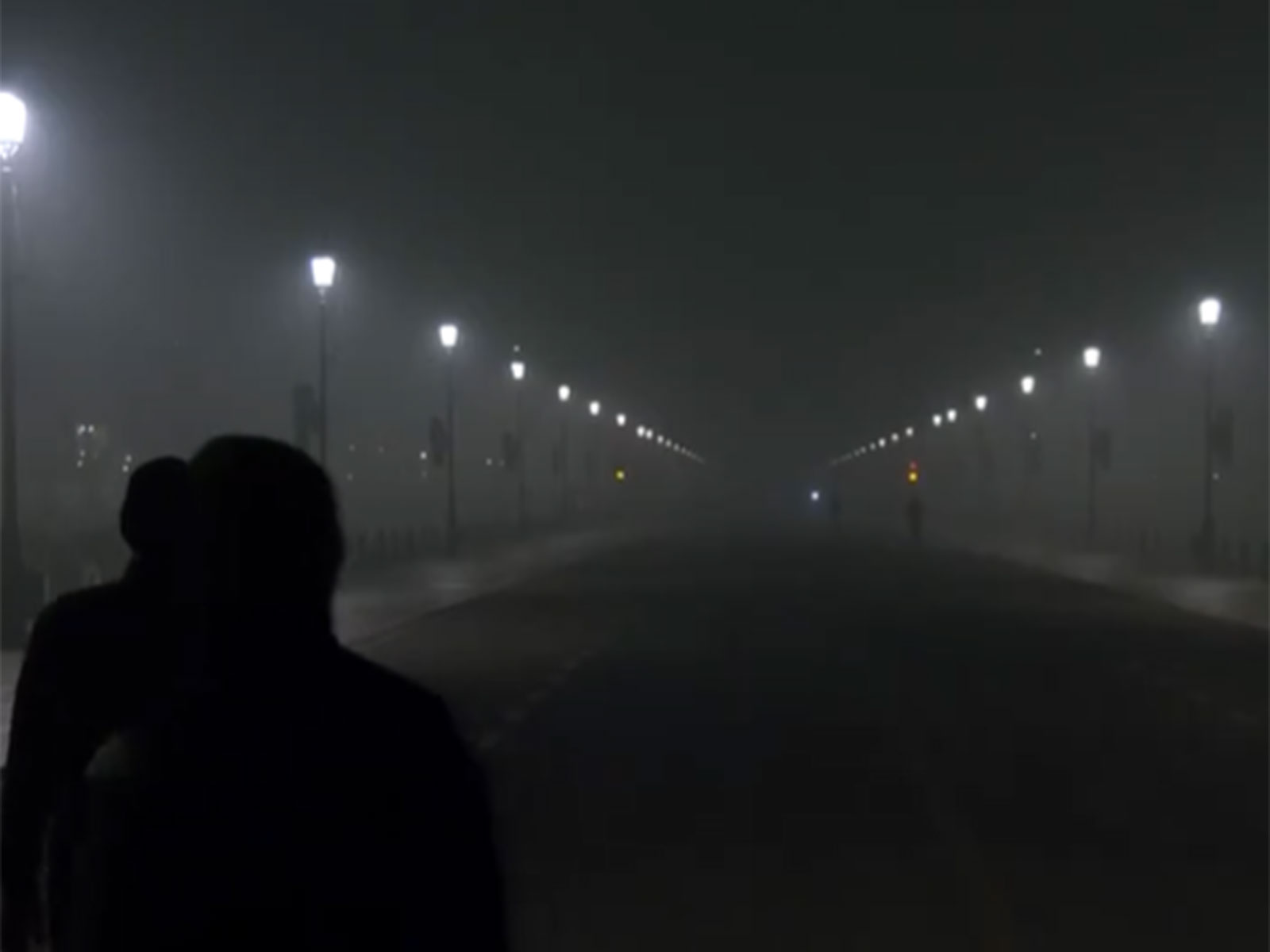 Visuals around India Gate as a layer of smog engulfs the national capital (Photo/ANI) Visuals around India Gate as a layer of smog engulfs the national capital (Photo/ANI)