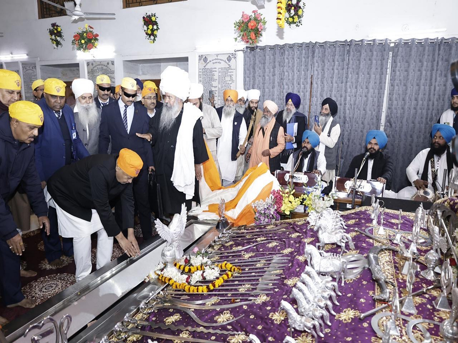 Bihar CM Nitish Kumar offers prayers on Guru Gobind Singh’s Prakash Purb in Patna Sahib. (Photo/X@@NitishKumar)