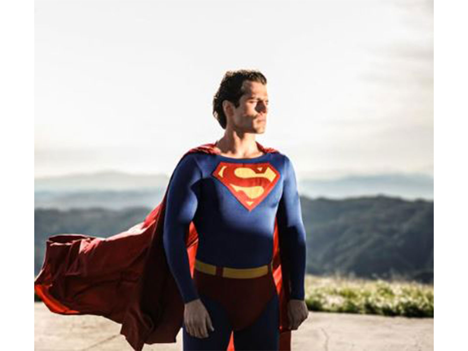 henry Cavill in Superman suit (Photos/Instagram@zacksnyder)