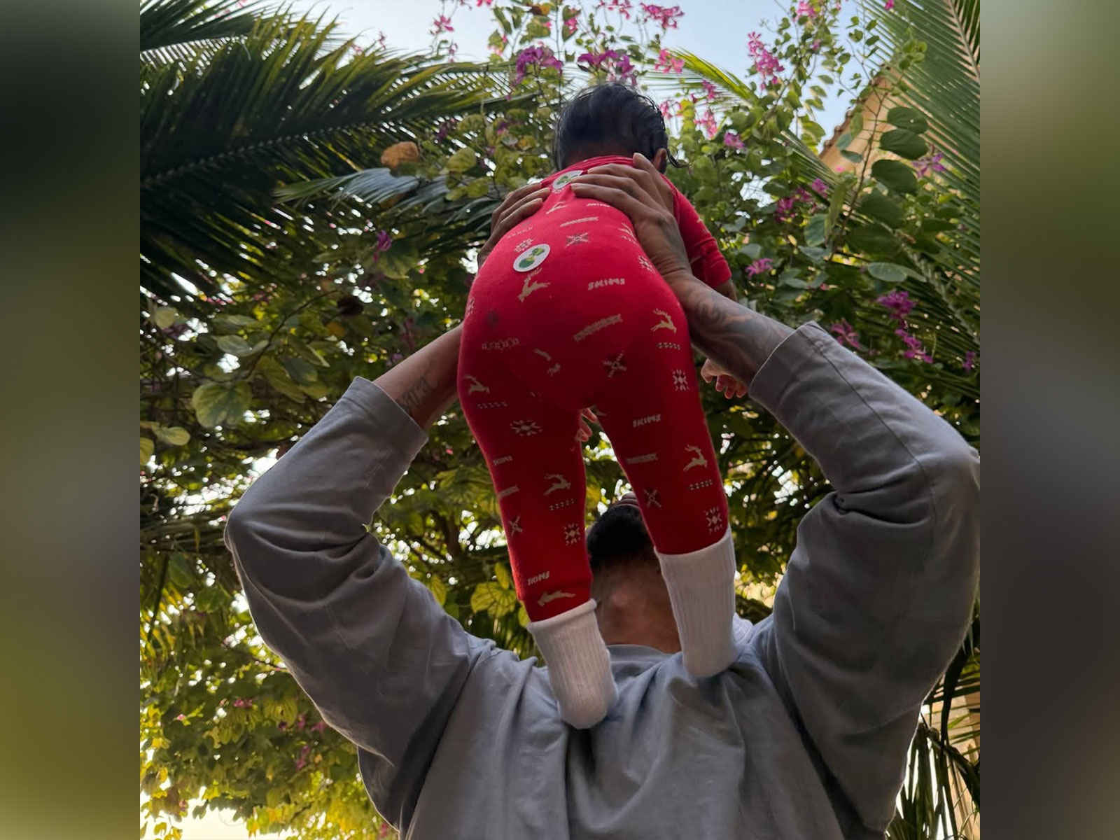KL Rahul with daughter Evaarah (Photo/instagram/@athiyashetty) KL Rahul with daughter Evaarah (Photo/instagram/@athiyashetty)
