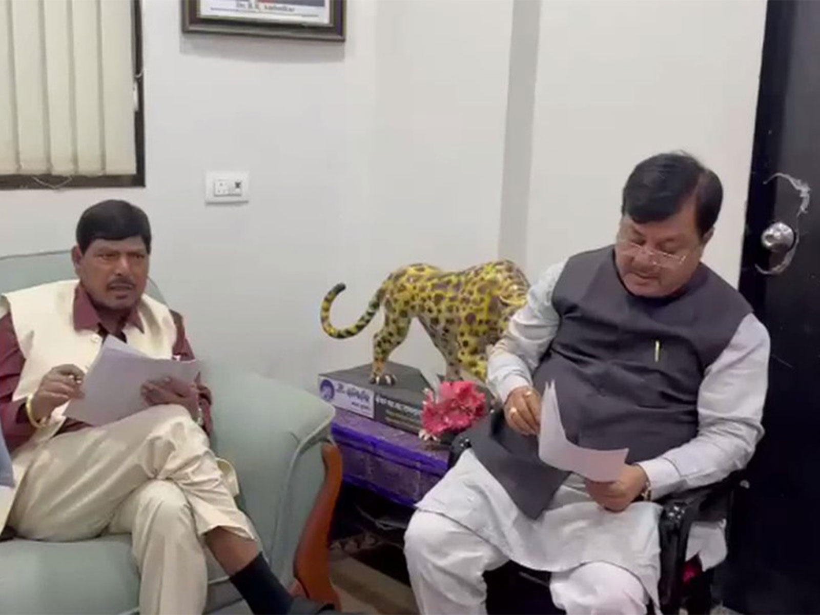 Ramdas Athawale meets BJP MLC Pravin Darekar (Photo: RPI (A)