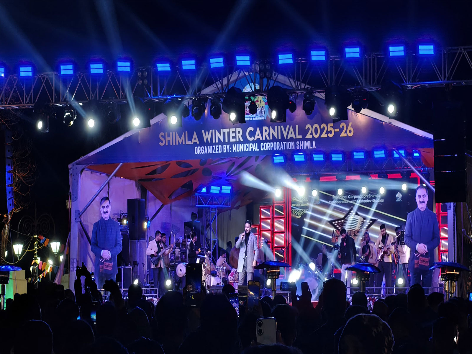 Tourists gather at Ridge Maidan in Shimla ahead of New Year celebration (Photo/ANI) Tourists gather at Ridge Maidan in Shimla ahead of New Year celebration (Photo/ANI)