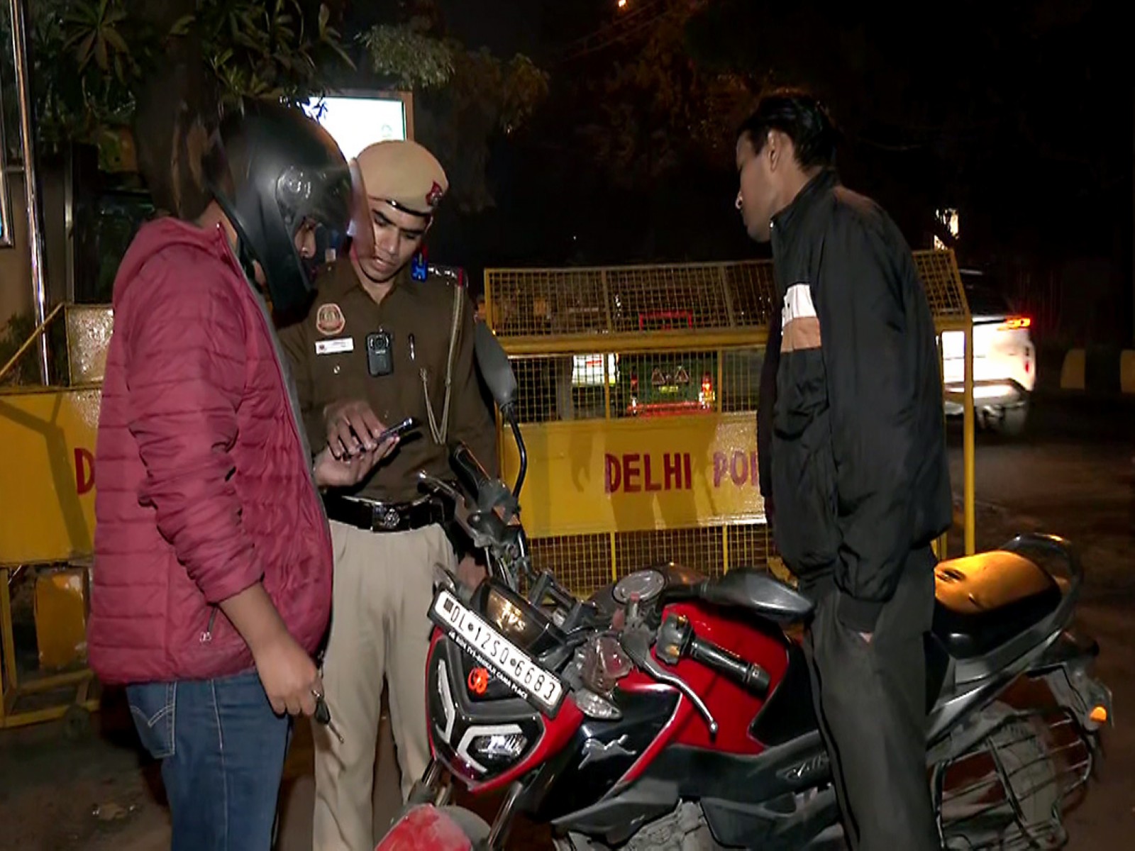Police personnel conduct checks before the new year (Photo/ANI)