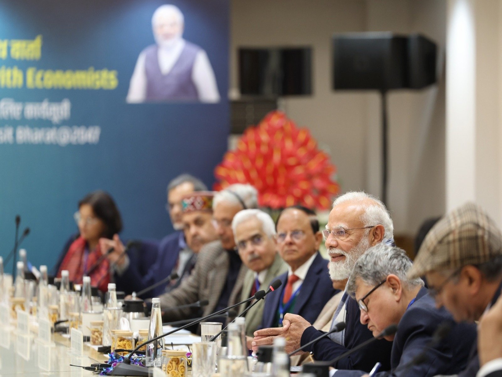 Prime Minister Narendra Modi interacts with economists (Photo/@narendramodi)