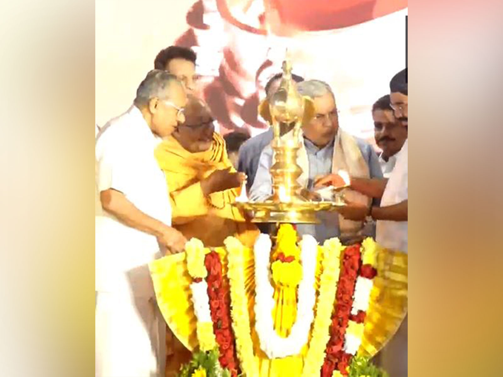 Kerala Chief Minister Pinarayi Vijayan and Karnataka Chief Minister Siddaramaiah at Sivagiri Mutt  (Photo/ANI)