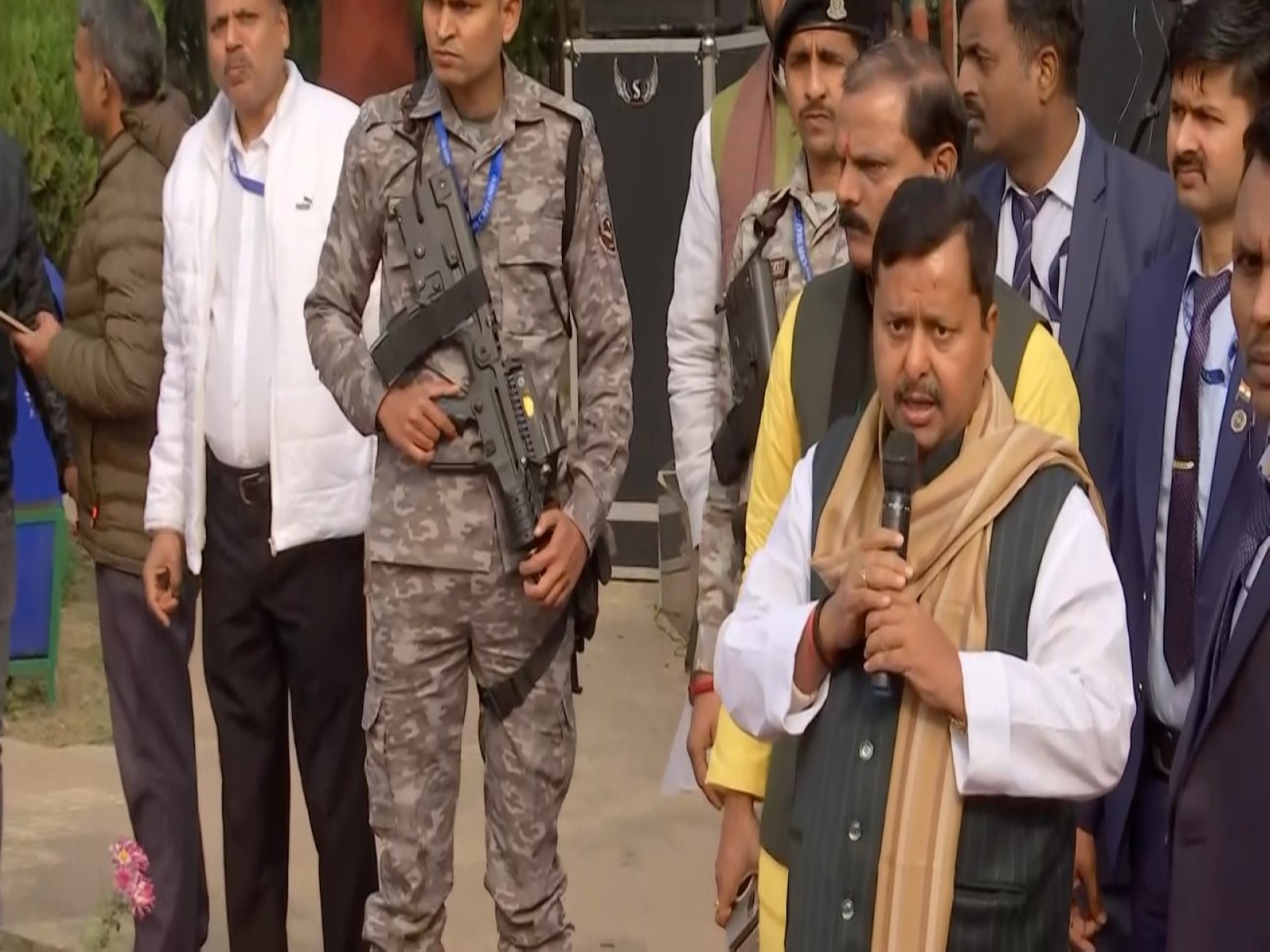 BJP working President pays floral tribute to Naveen Kishore Prasad Sinha (Photo/ANI) BJP working President pays floral tribute to Naveen Kishore Prasad Sinha (Photo/ANI)