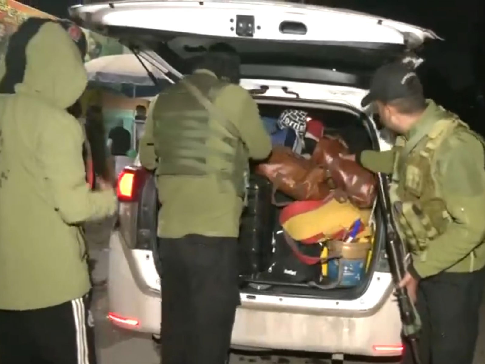 Jammu and Kashmir Police at security checkpoints(Photo/ANI)