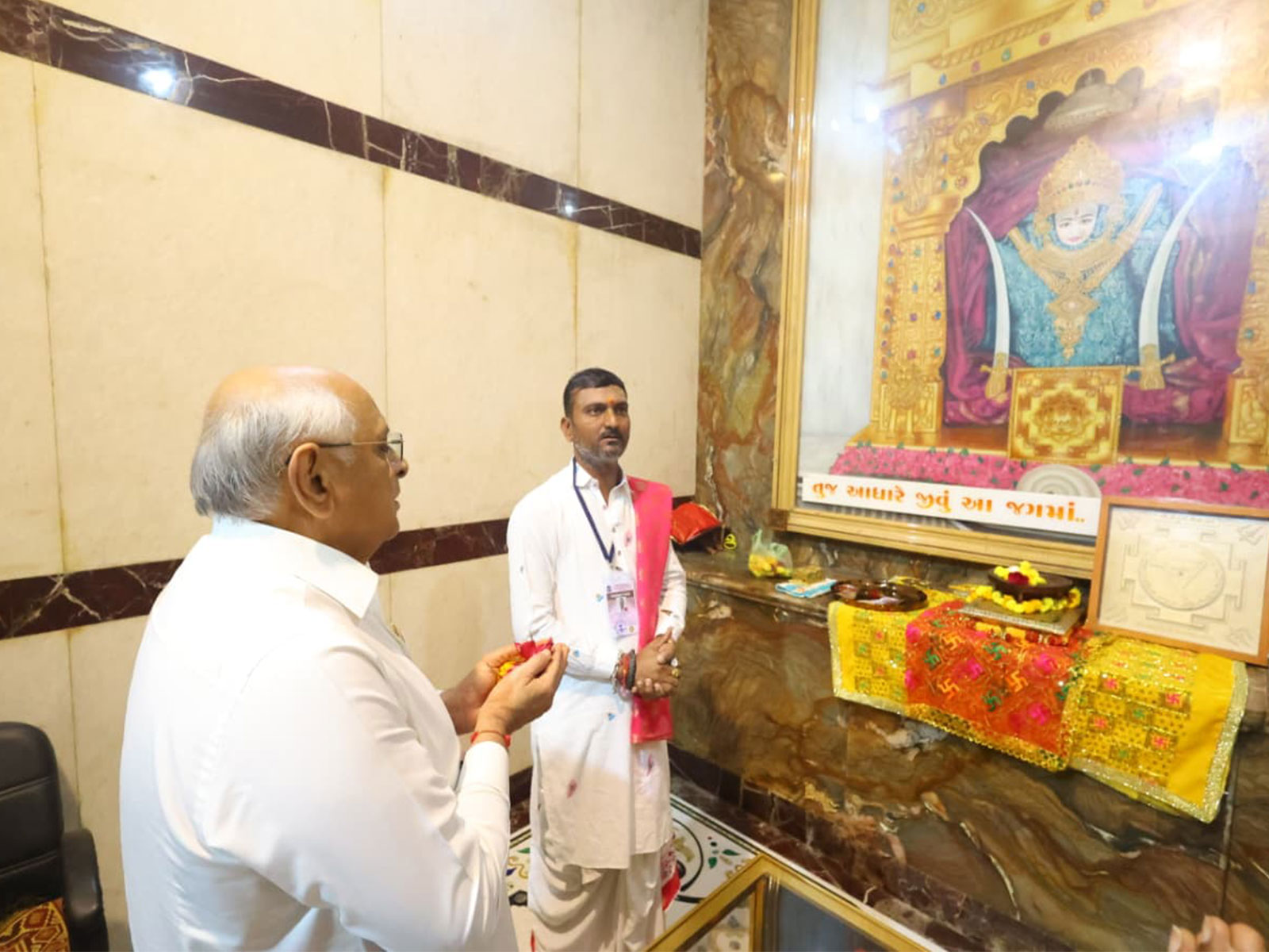 CM Bhupendra Patel at Khambhalay Mataji Temple (Photo: CMO) CM Bhupendra Patel at Khambhalay Mataji Temple (Photo: CMO)