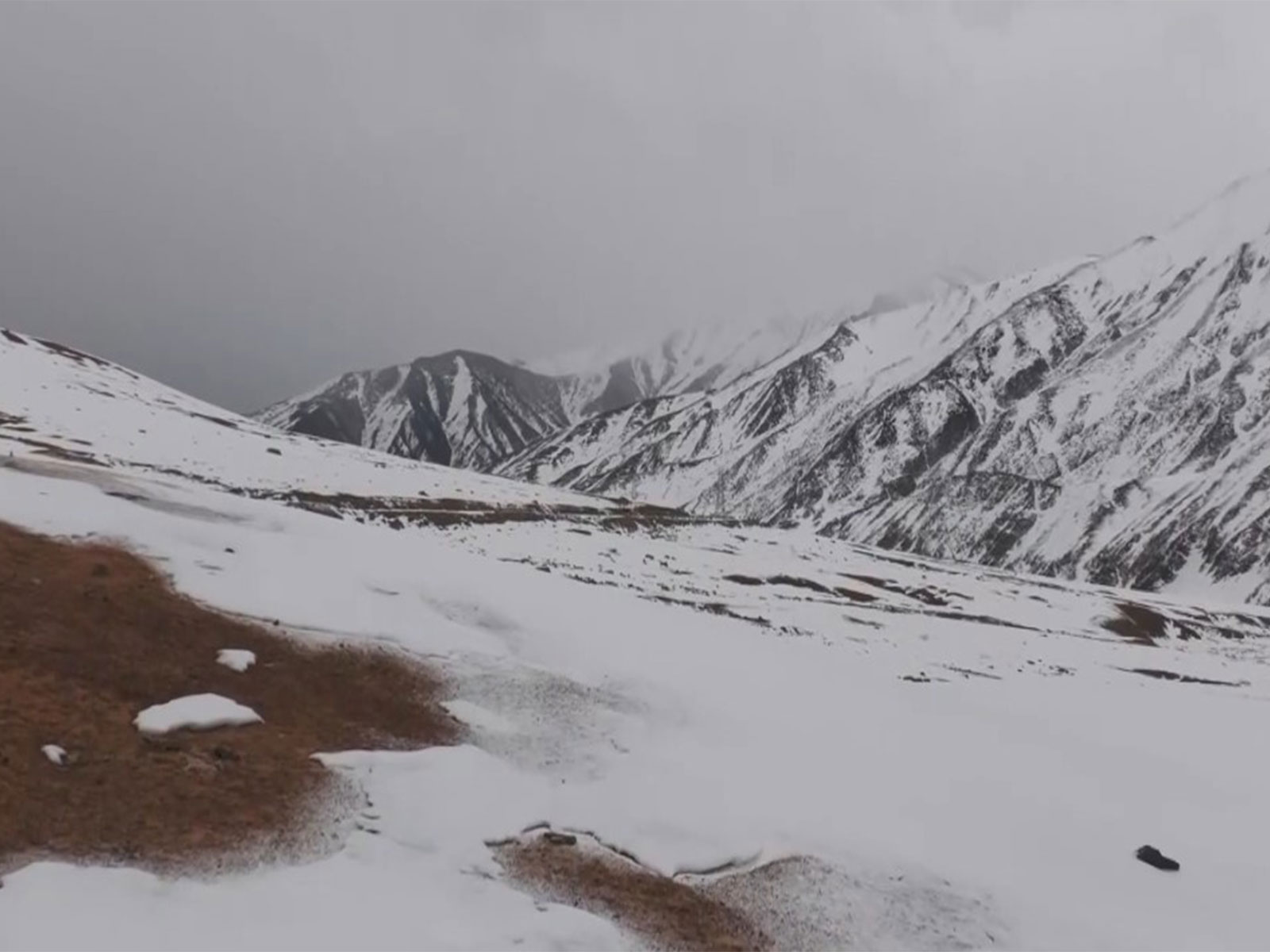 Snowfall at the Pir Panjal Range in Poonch. (Photo/ANI)