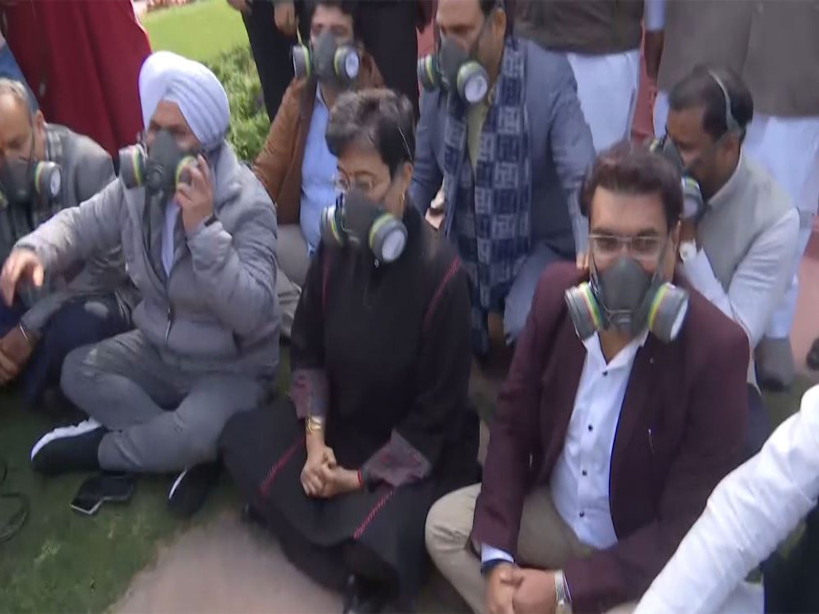 AAP protests in Delhi Assembly (Photo/ANI)