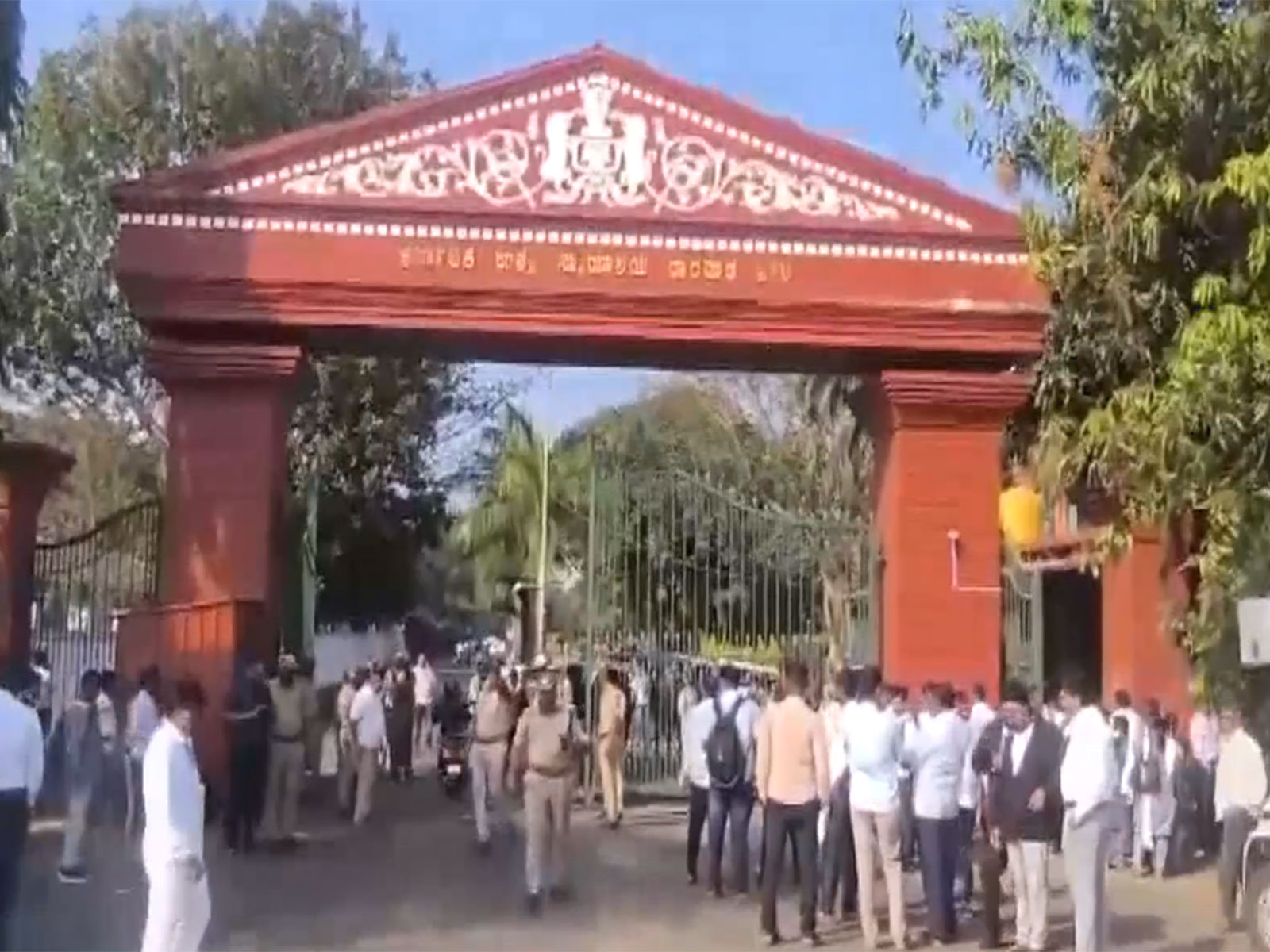 Inspection underway in Dharwad High Court (Photo/ANI) Inspection underway in Dharwad High Court (Photo/ANI)