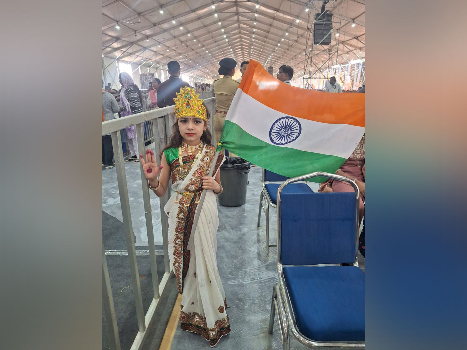Ten-year-old Jinal Jethwa from Veraval portrayed Bharat Mata (Photo/GujaratCMO) Ten-year-old Jinal Jethwa from Veraval portrayed Bharat Mata (Photo/GujaratCMO)