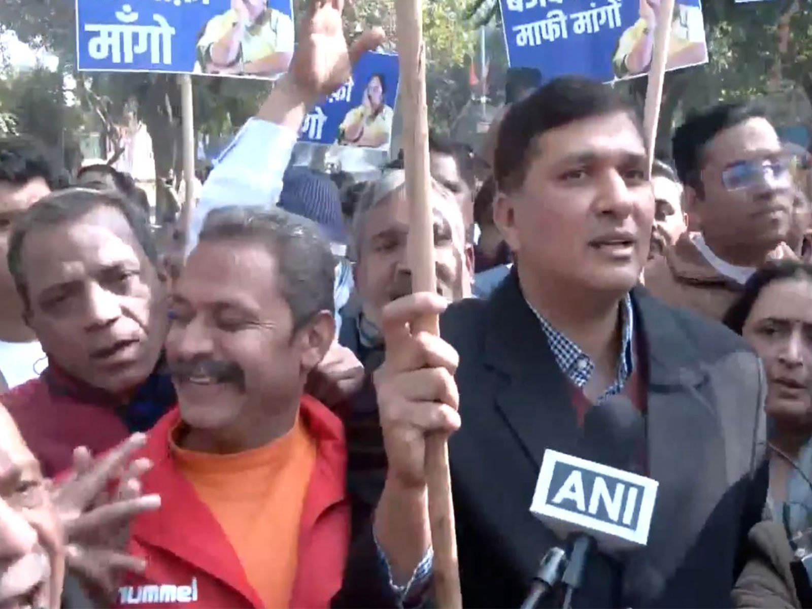Delhi AAP President Saurabh Bharadwaj with protesters in New Delhi (Photo/ANI)
