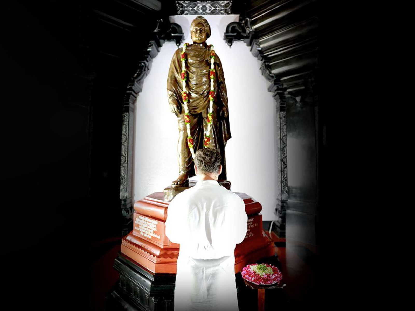 LoP Lok Sabha Rahul Gandhi pays tribute to Swami Vivekananda (File Photo/ANI)