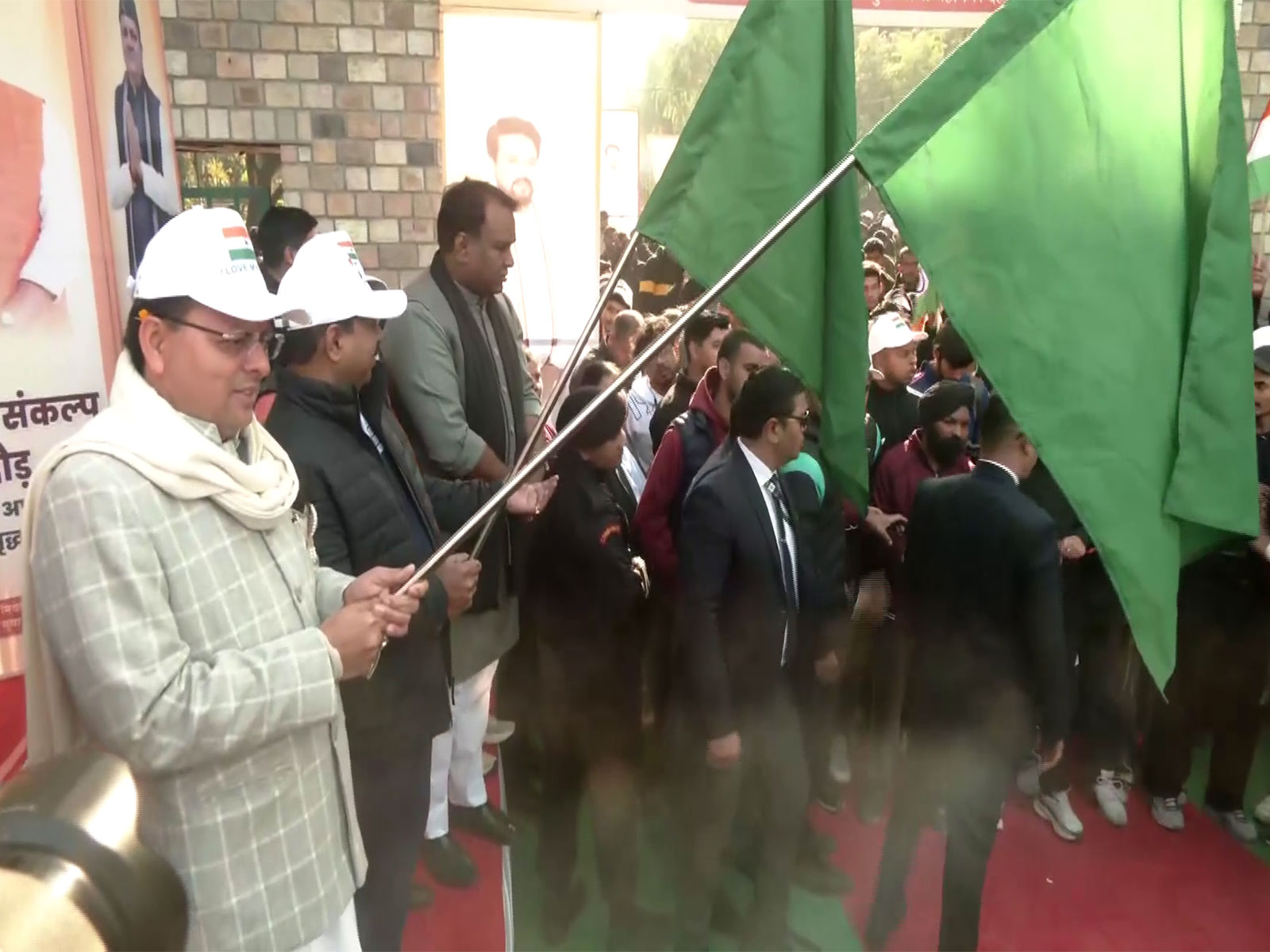 CM Dhami flags off the 'Swadeshi Sankalp Run' from Gandhi Park, Dehradun (Photo/ANI) CM Dhami flags off the 'Swadeshi Sankalp Run' from Gandhi Park, Dehradun (Photo/ANI)